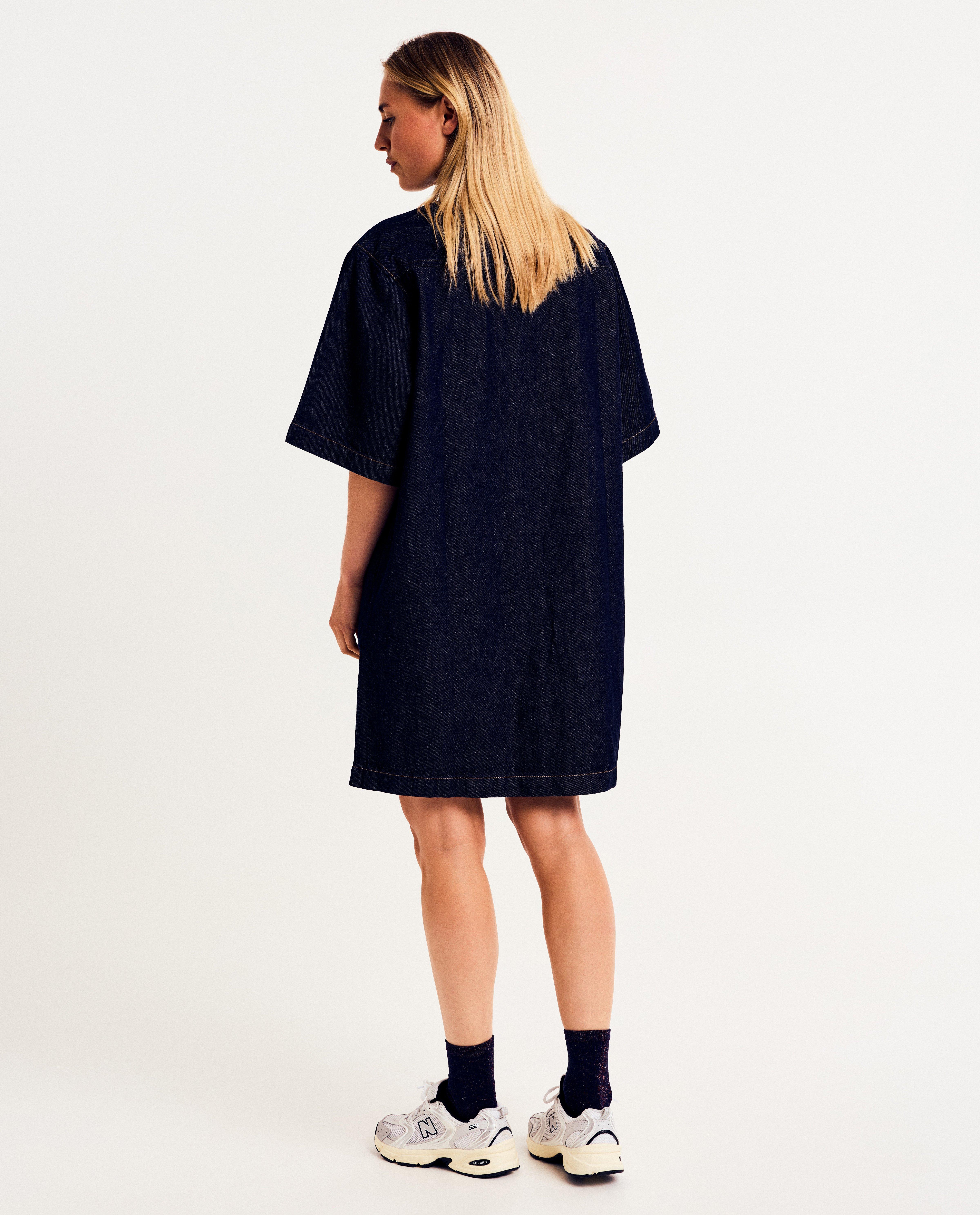 Kleedjes - Donkerblauwe jeansjurk van raw denim
