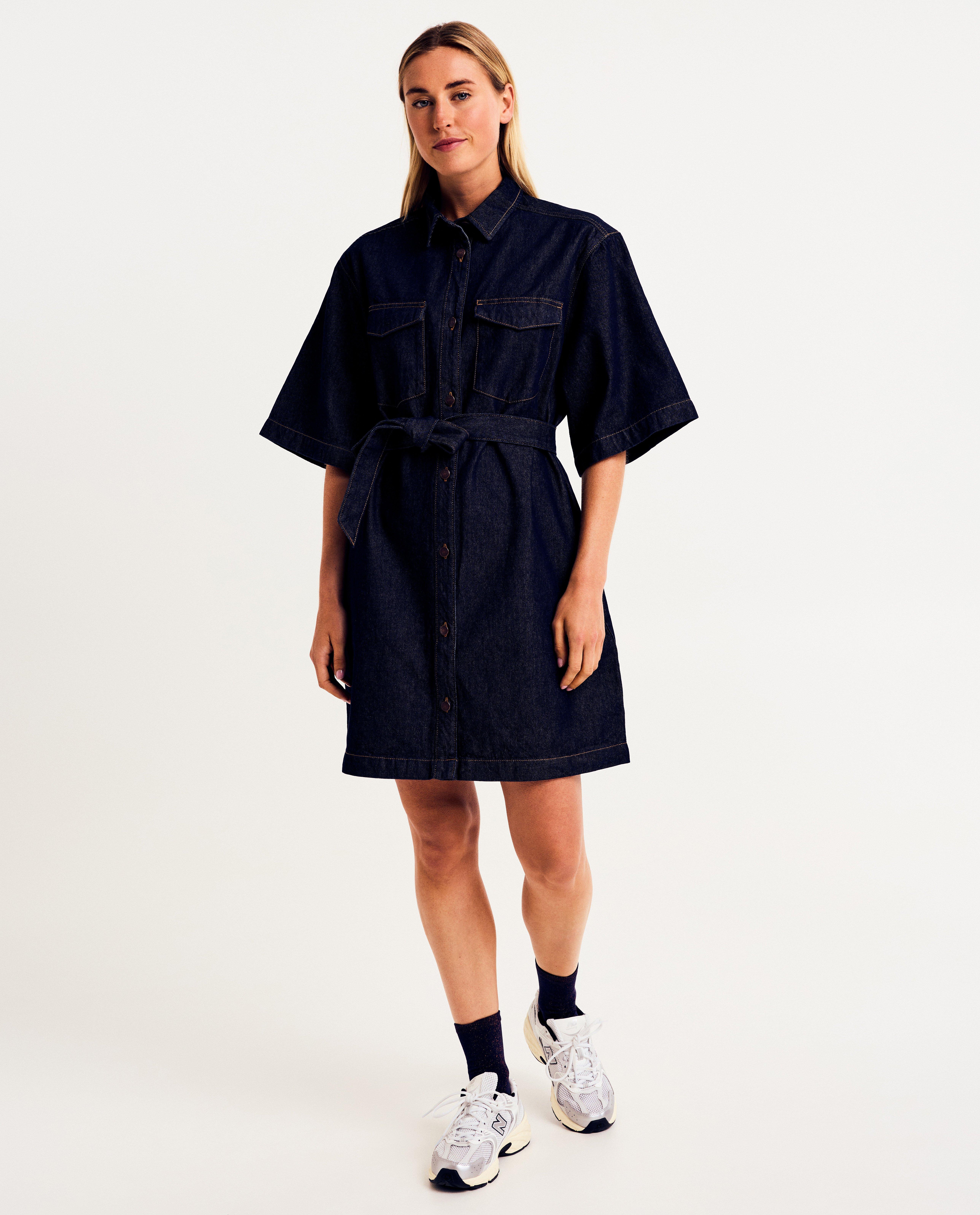 Kleedjes - Donkerblauwe jeansjurk van raw denim