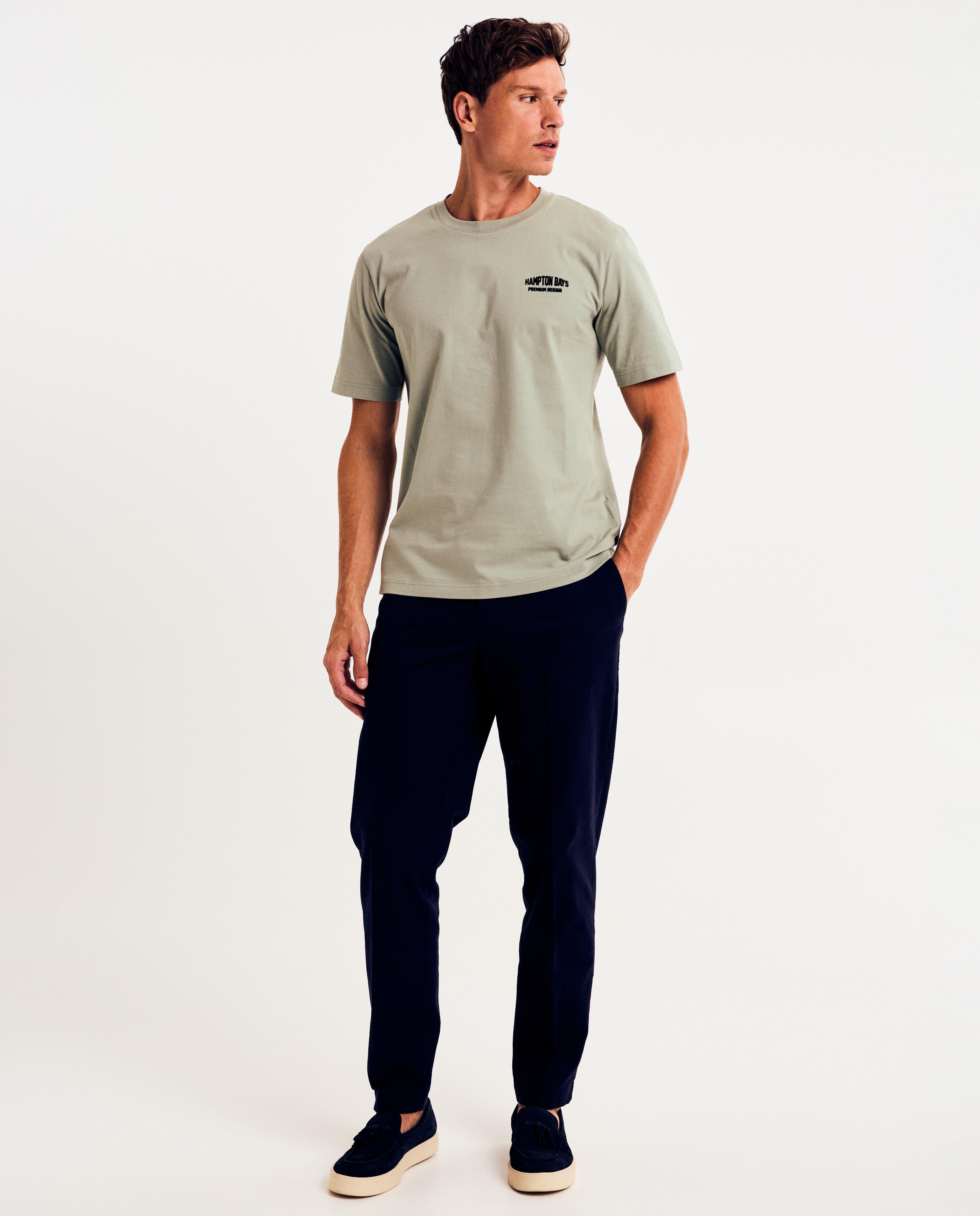 T-shirts - T-shirt met opschrift in reliëf