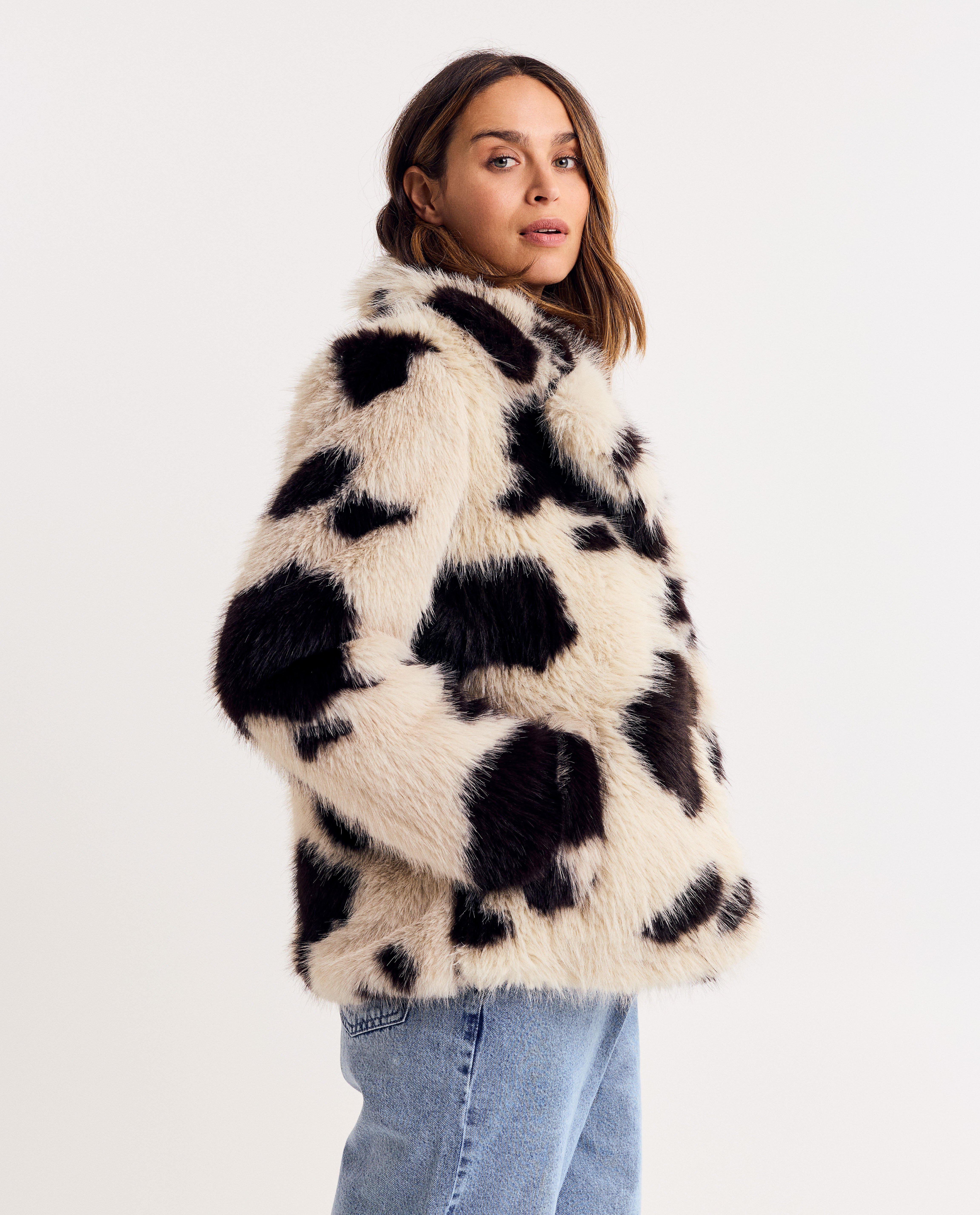 Faux fur jas met print - Product Detail - wit - afbeelding nummer 2
