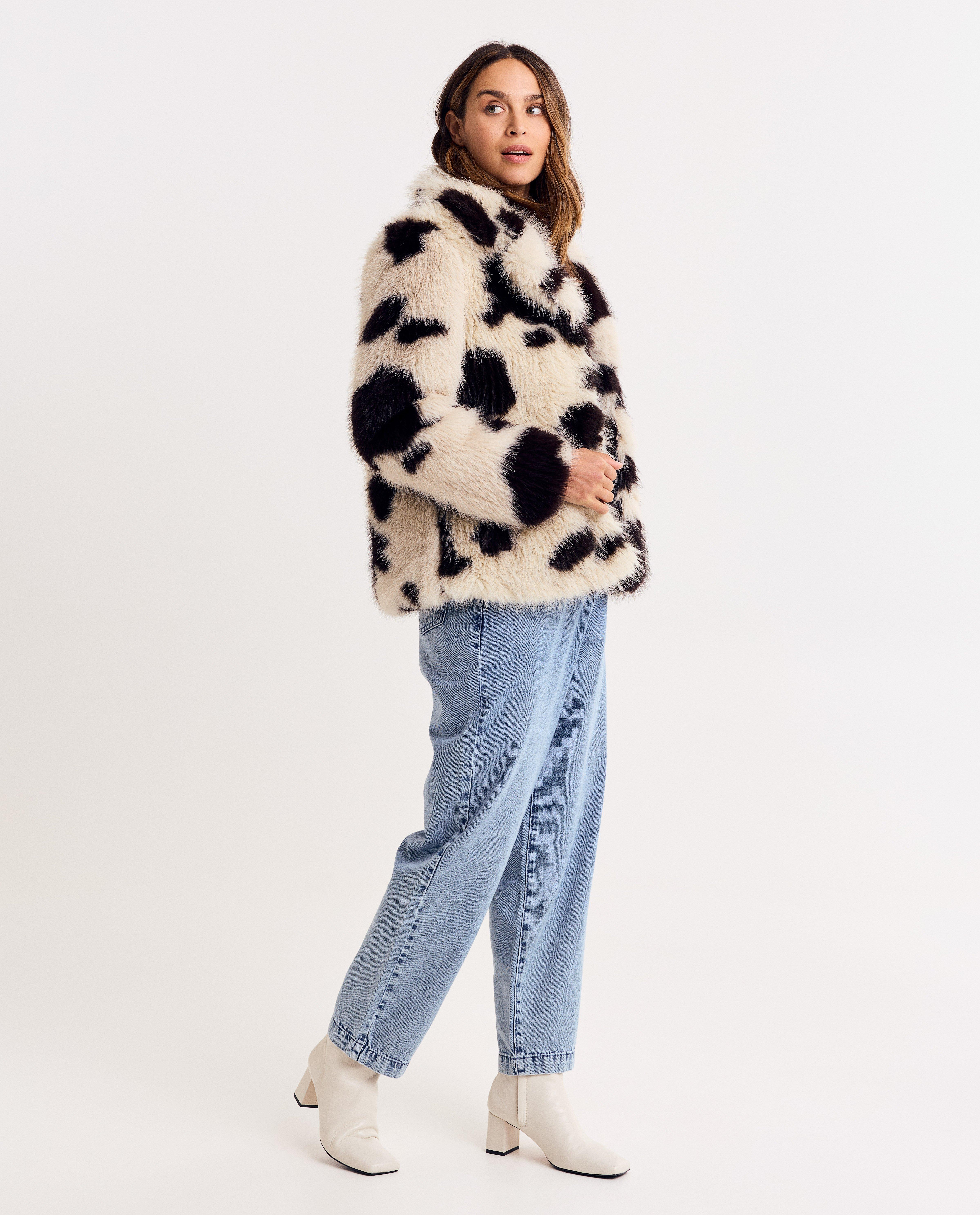 Faux fur jas met print - Product Detail - wit - afbeelding nummer 3