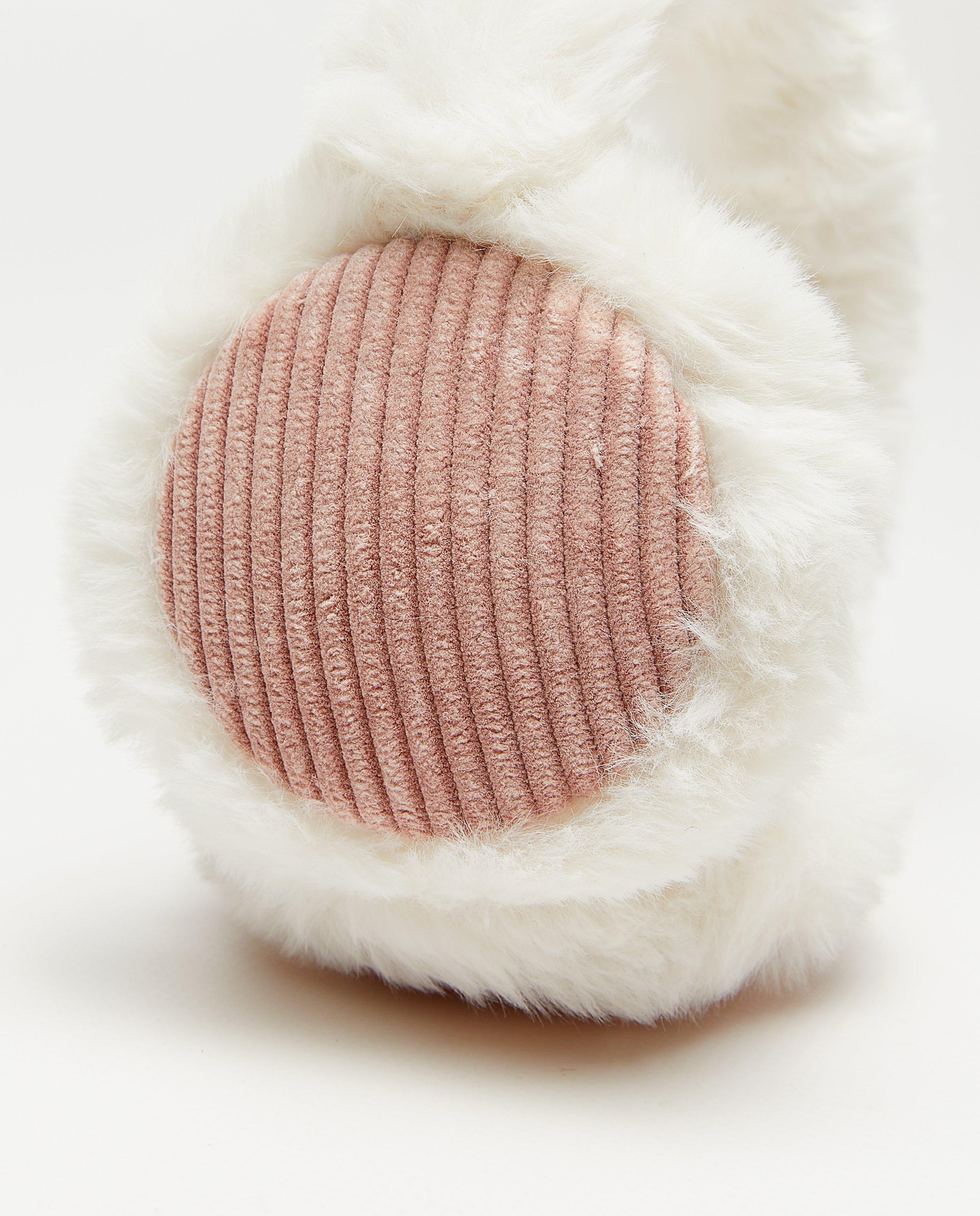 Cache-oreilles en peluche avec du velours c&ocirc;tel&eacute; - D&eacute;tails du produit - rose - image num&eacute;ro 6