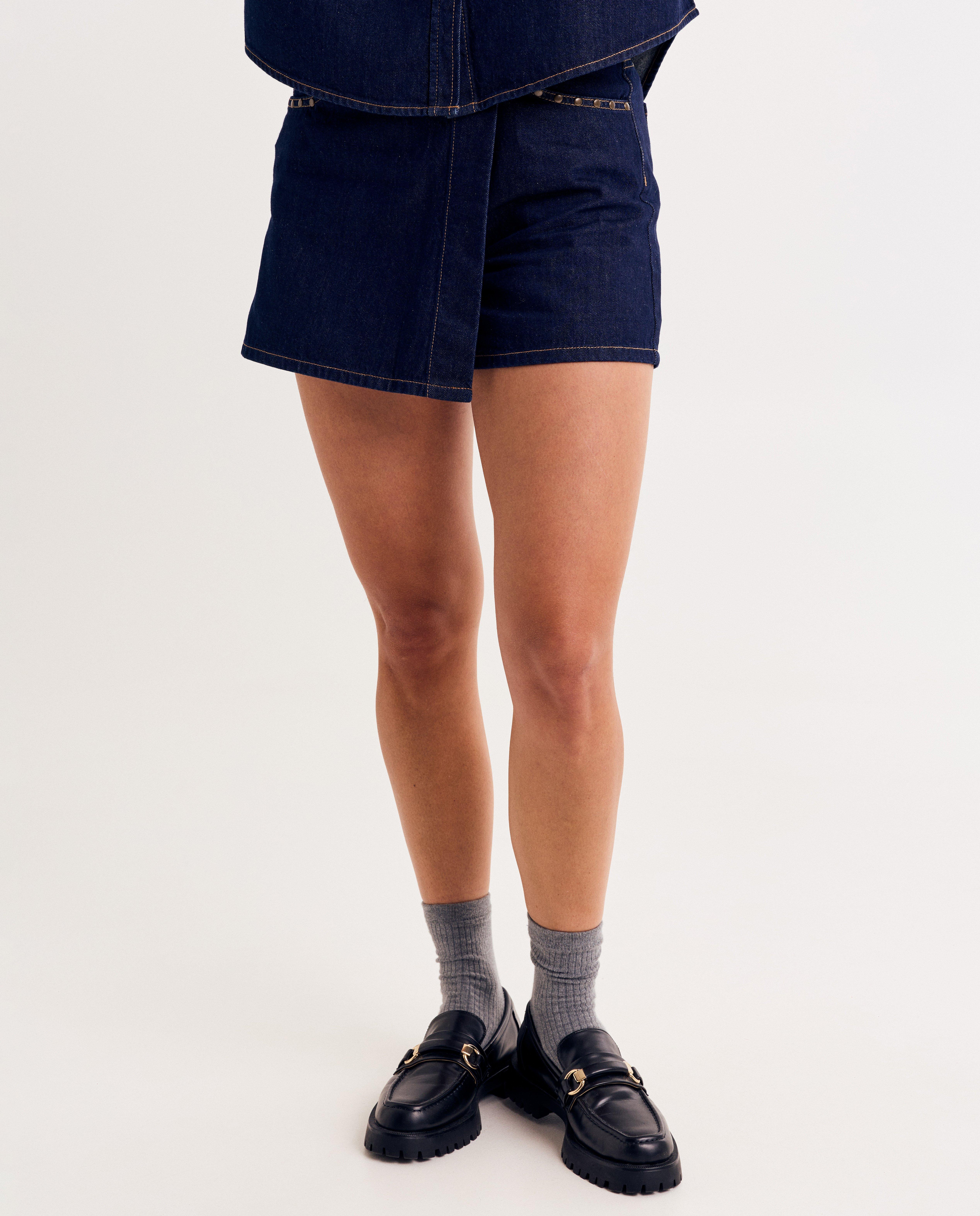 Rokken - Raw denim skort met asymmetrische sluiting