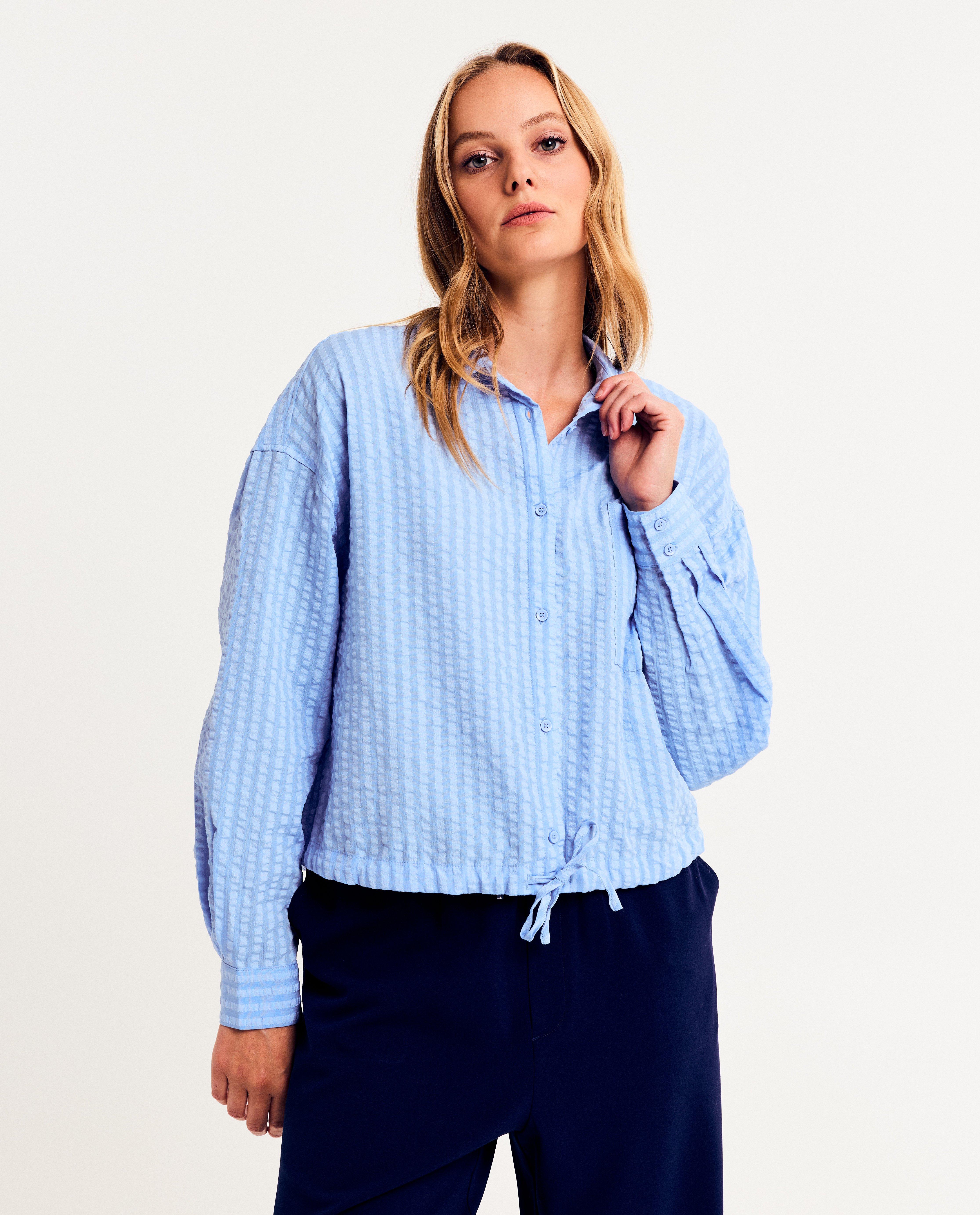 Chemisier bleu clair avec nœud, loose fit