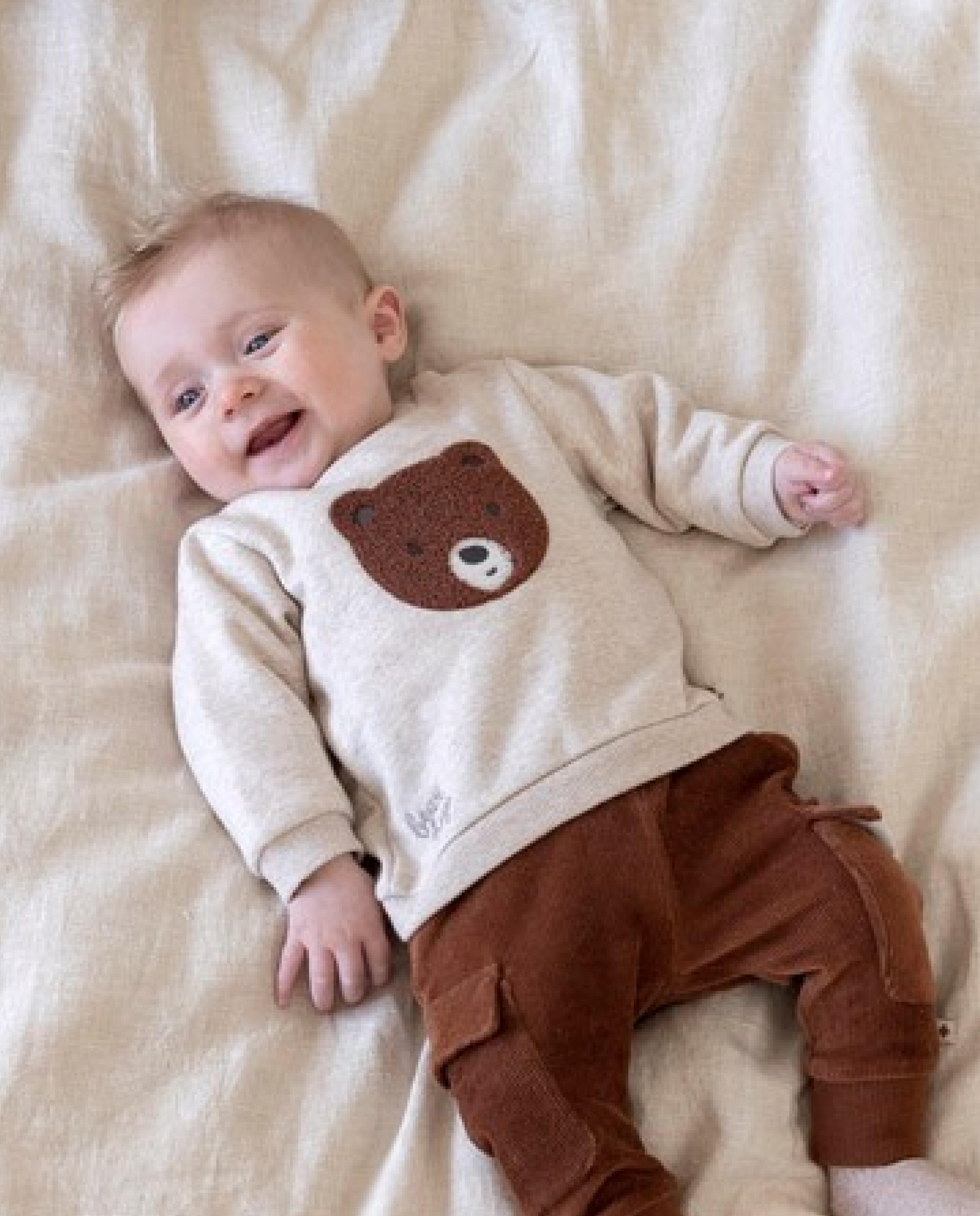 Sweater met beer van boucl&eacute; - Product Detail - beige - afbeelding nummer 1