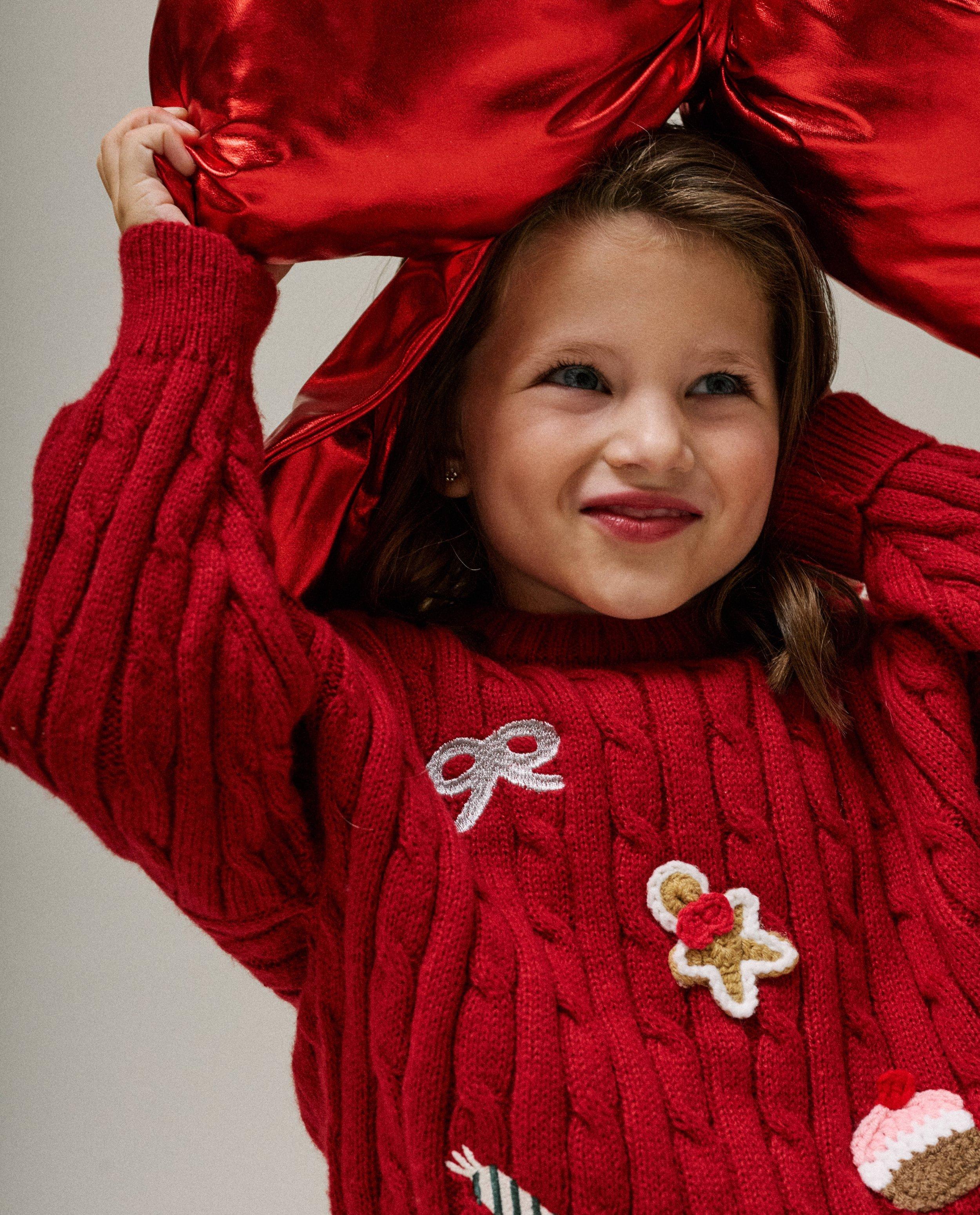 Pull de No&euml;l avec personnages brod&eacute;s et crochet&eacute;s, 92-134 - D&eacute;tails du produit - rouge - image num&eacute;ro 1