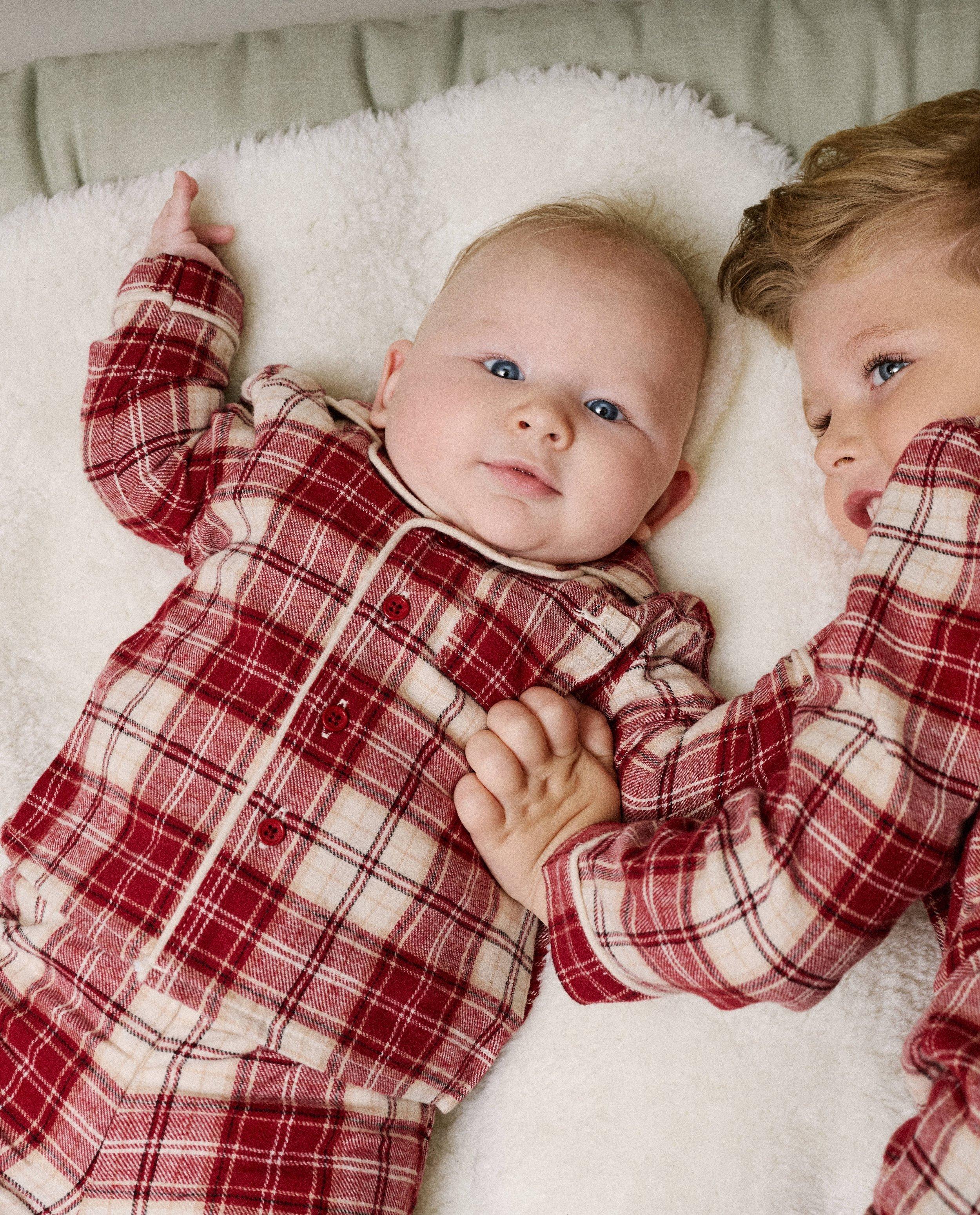 Flanellen pyjama met geborduurd rendier, 62-92