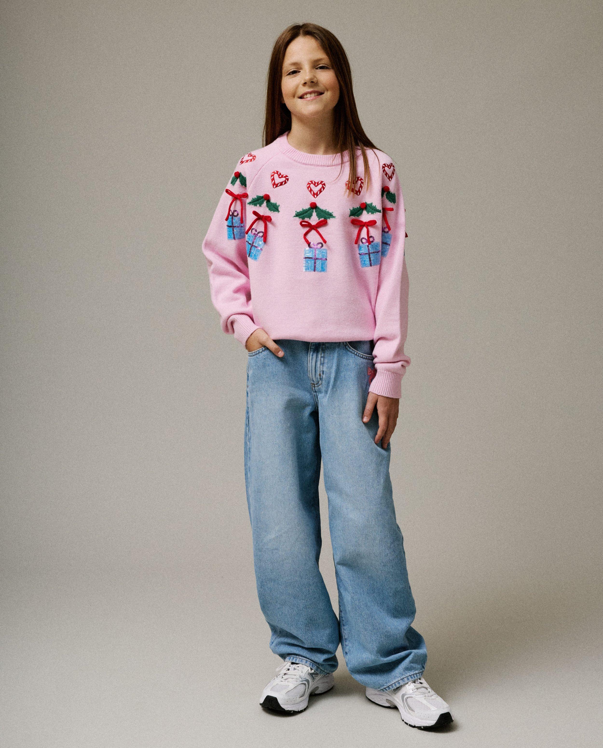 Pull de No&euml;l avec des petits n&oelig;uds - D&eacute;tails du produit - rose clair - image num&eacute;ro 3