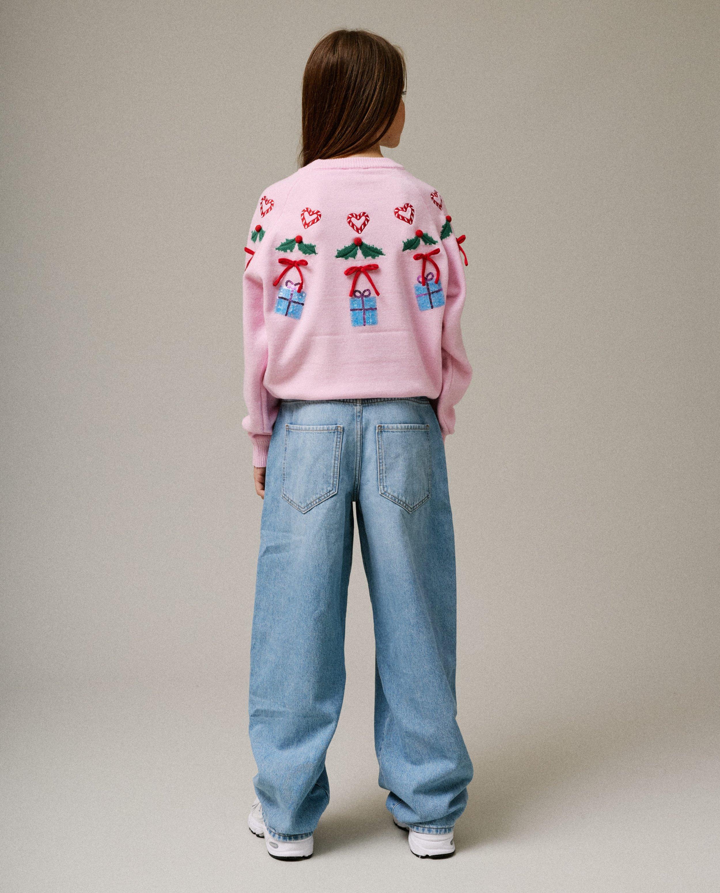 Pull de No&euml;l avec des petits n&oelig;uds - D&eacute;tails du produit - rose clair - image num&eacute;ro 4