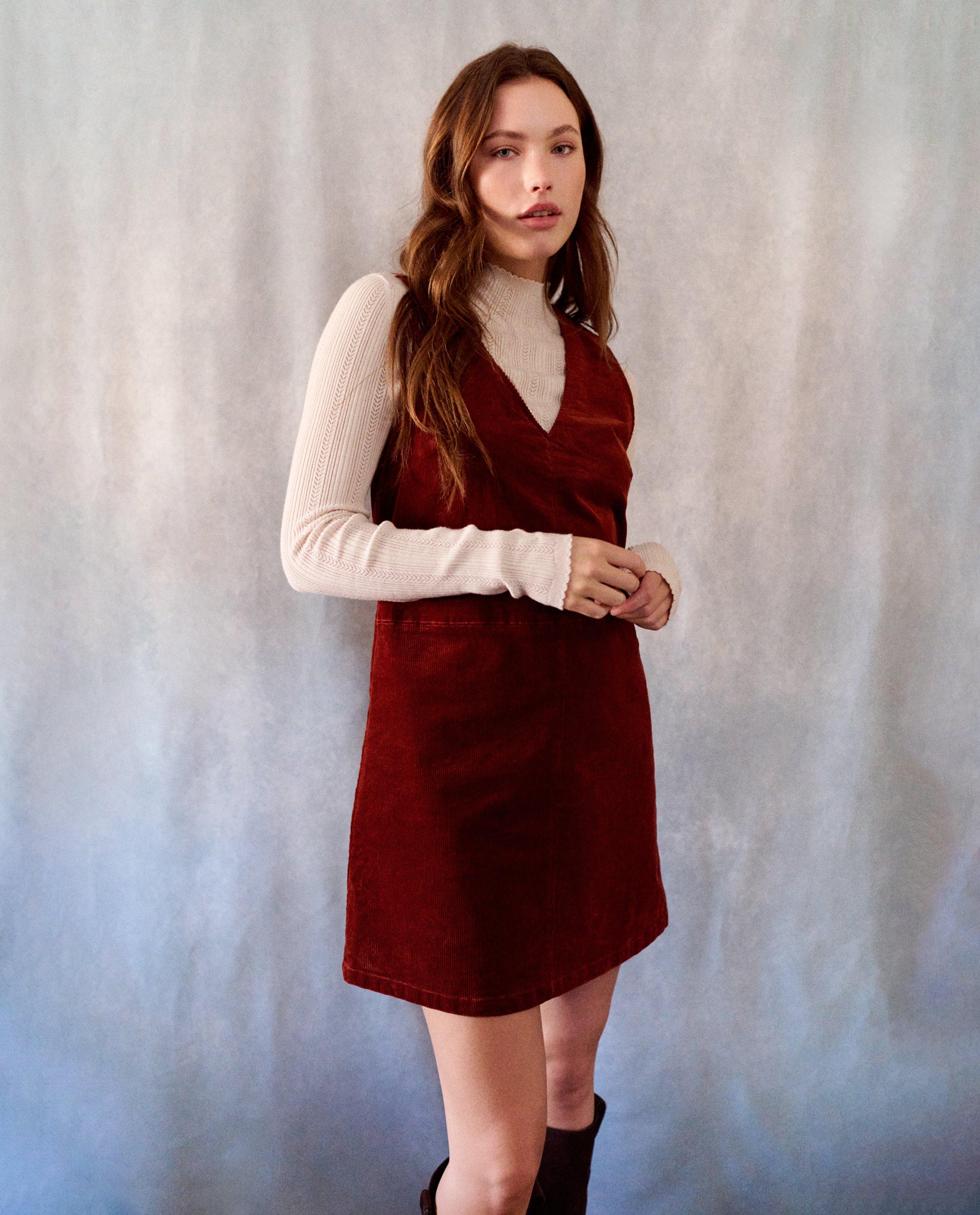 Robe rouge en velours &agrave; fines c&ocirc;tes - D&eacute;tails du produit - rouge - image num&eacute;ro 2