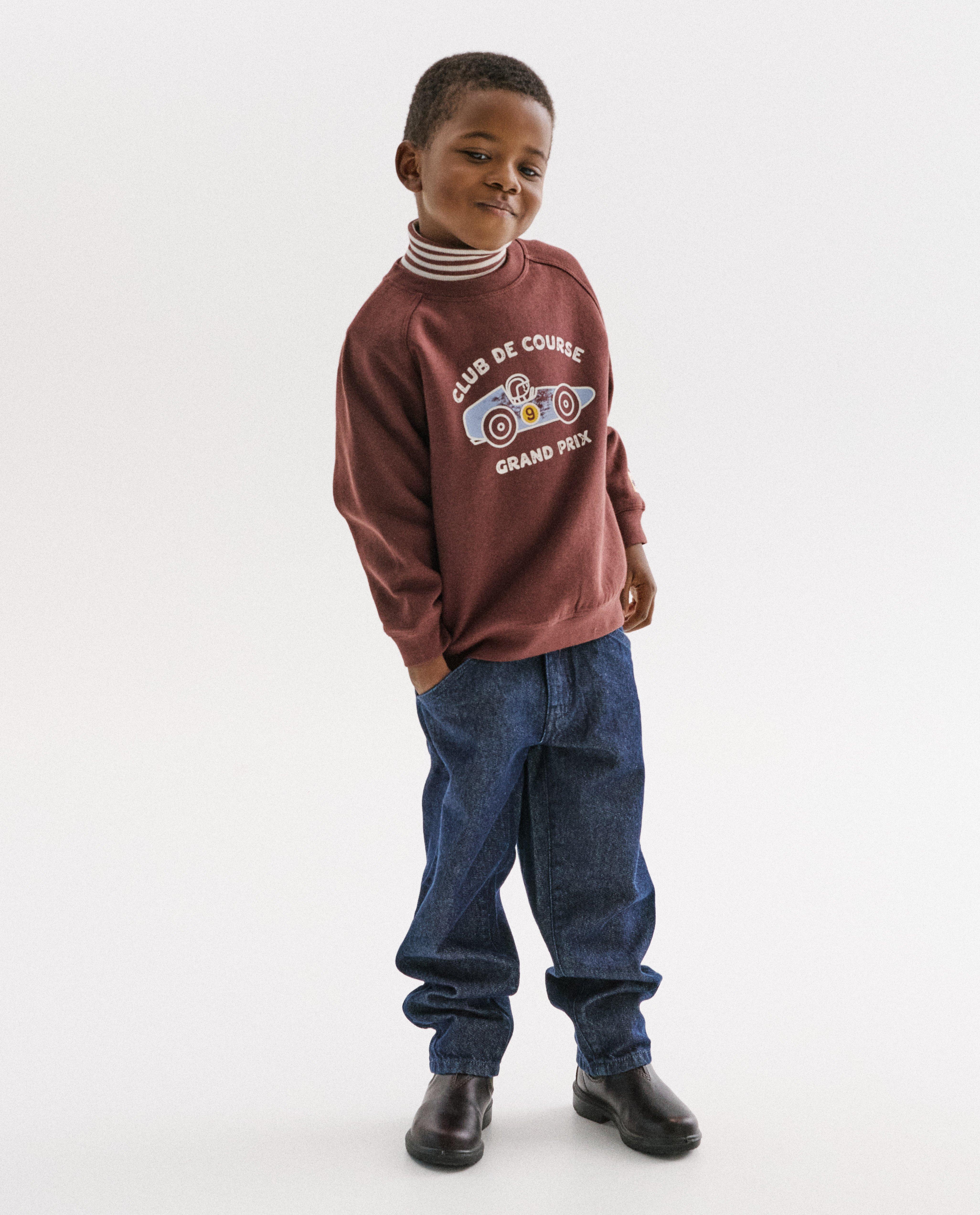 Sweat avec imprimé en relief voiture de course - Détails du produit - rouge foncé - image numéro 2