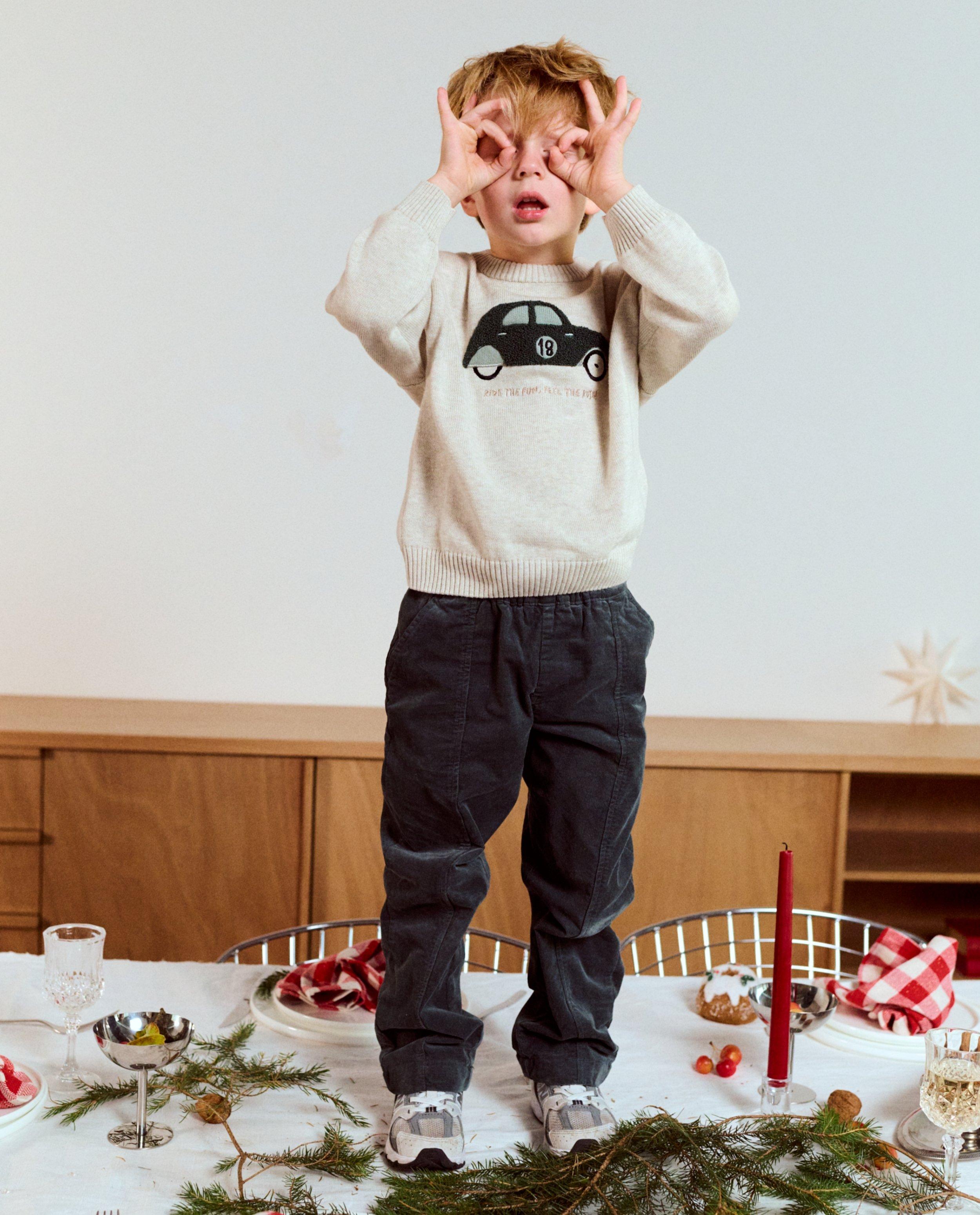 Broek met fijn ribpatroon, relaxed fit