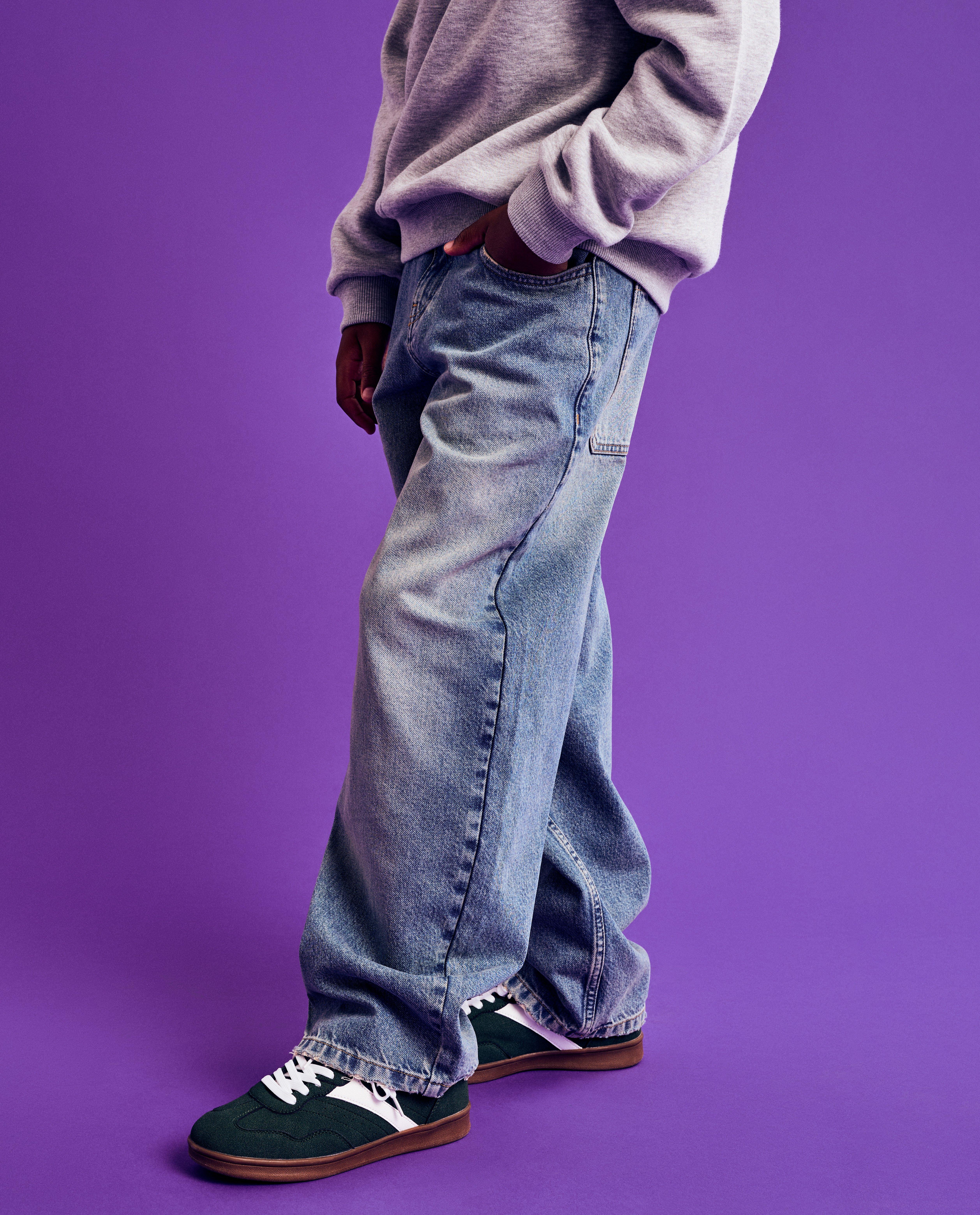 Jeans met verwassen look, skater fit - Product Detail - blauw - afbeelding nummer 3