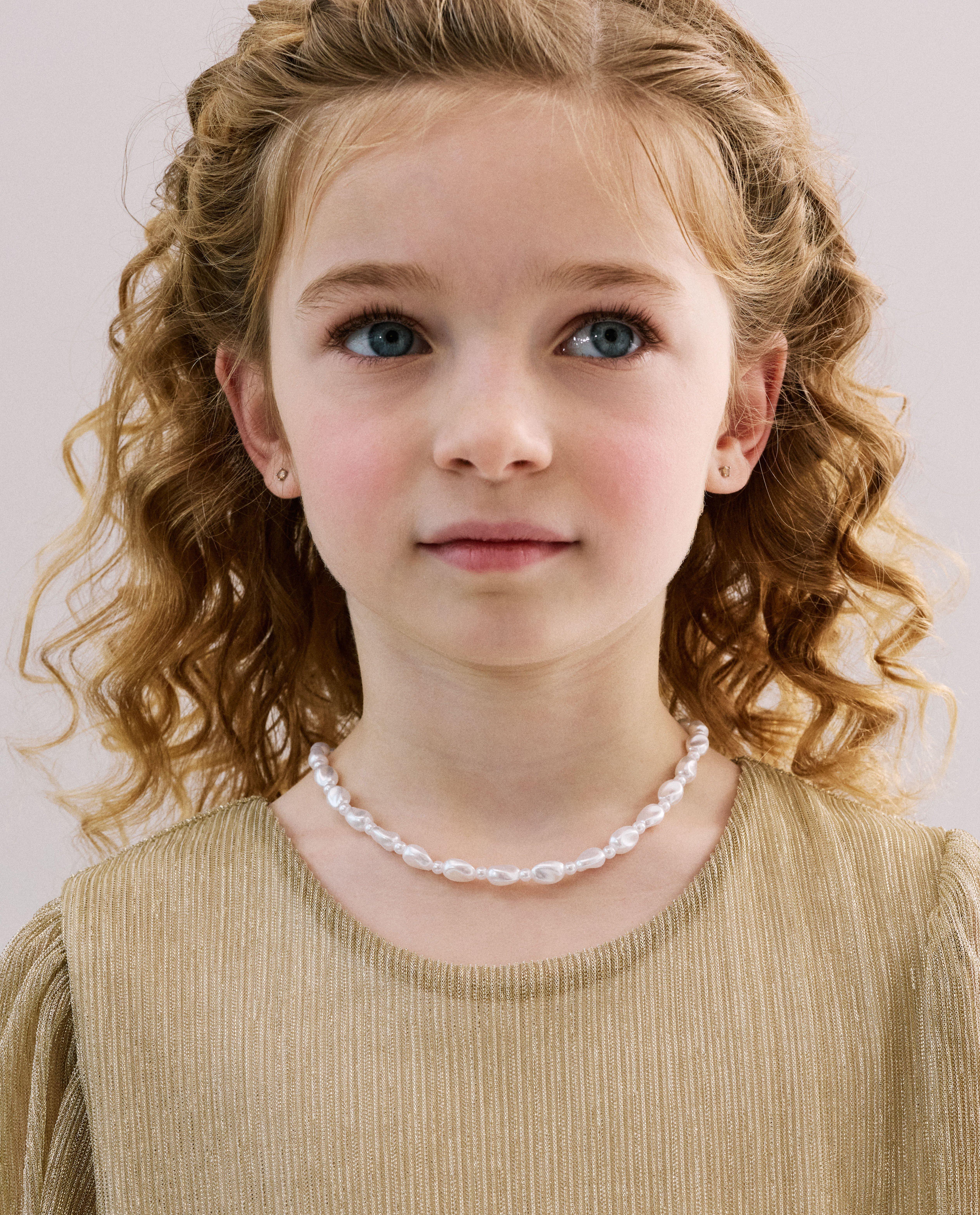 Collier avec perles, Special occasions