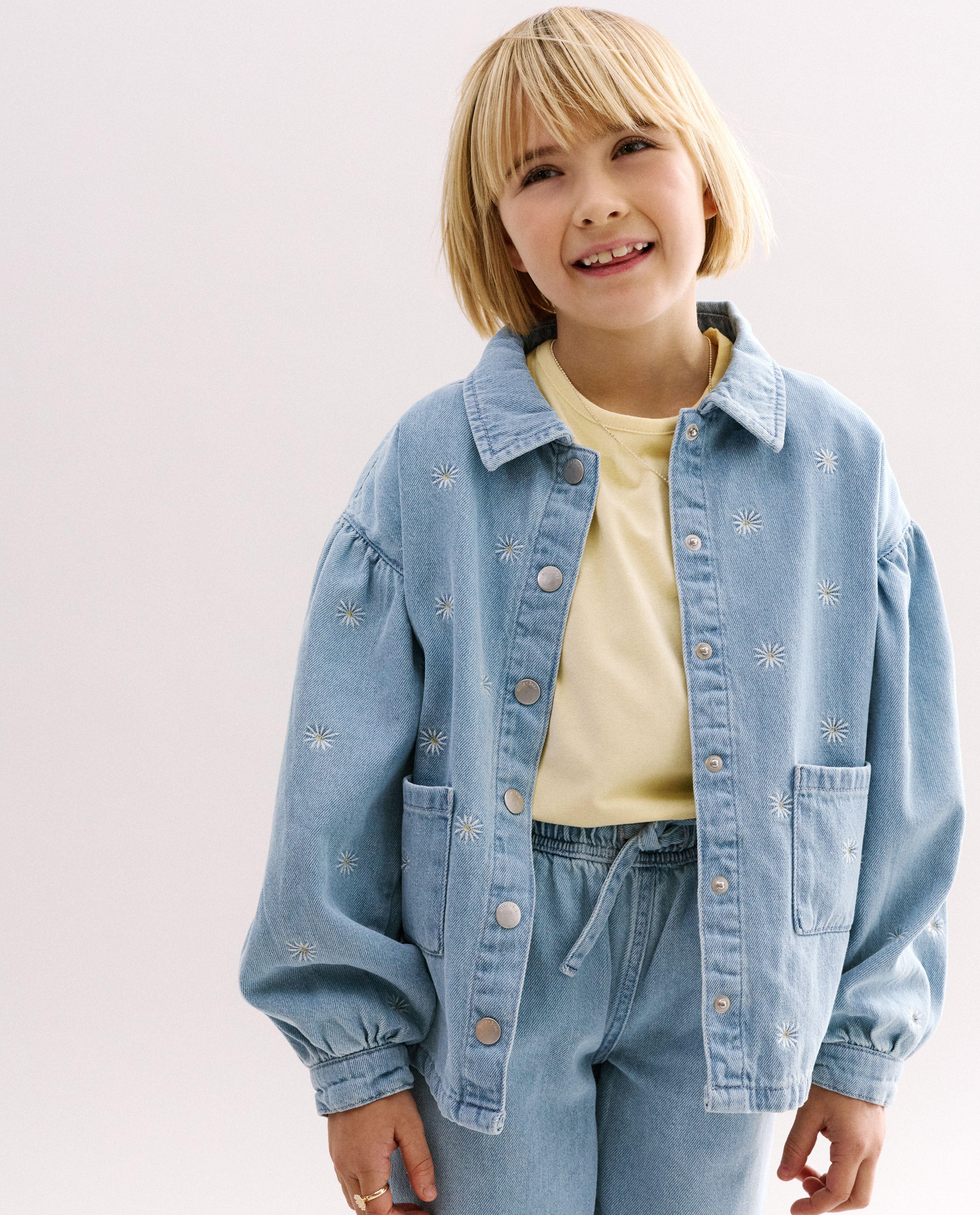 Jeanshemd met geborduurde bloemen, oversized fit, Special occasions, 116-152 - Product Detail - lichtblauw - afbeelding nummer 1