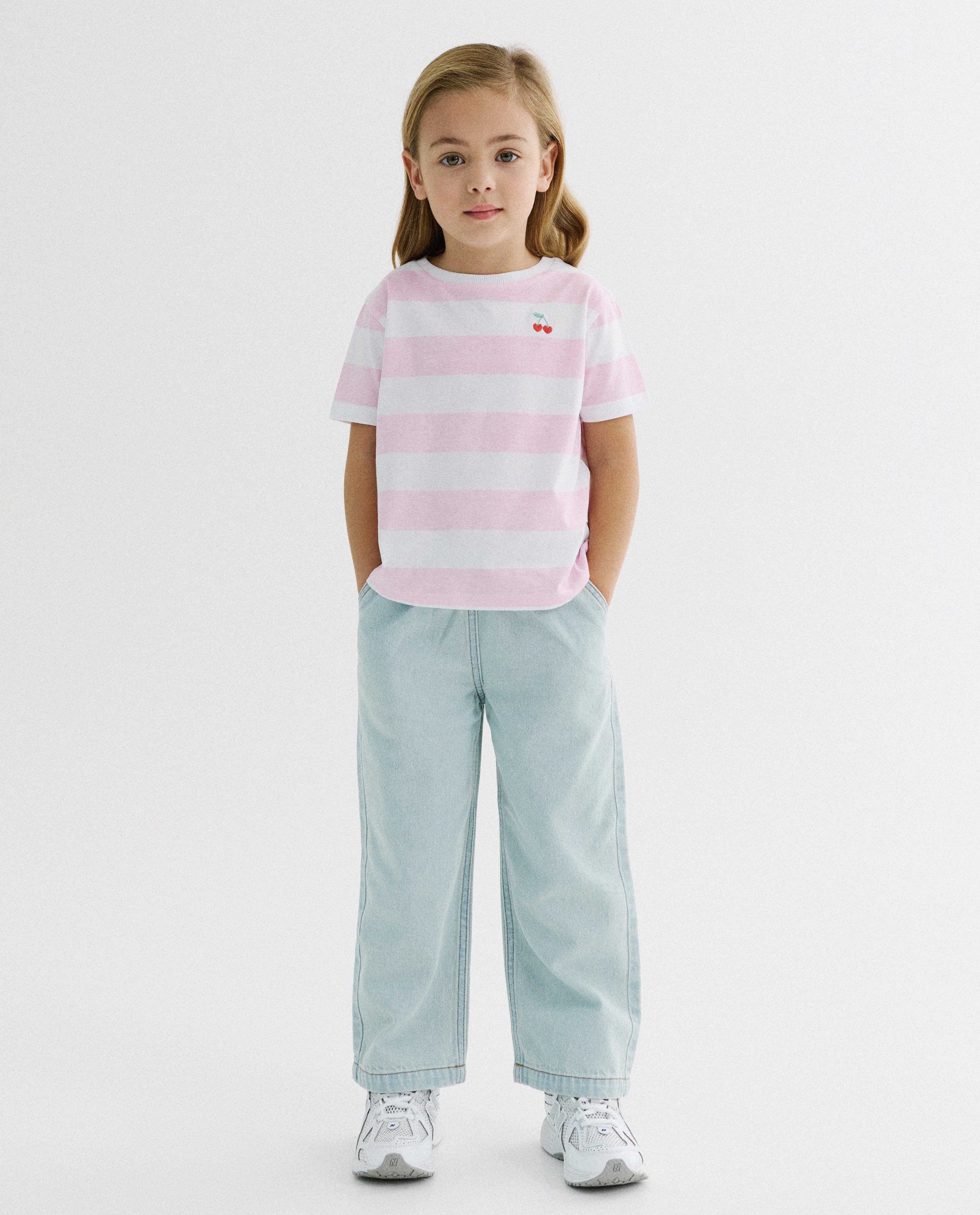 Jeans bleu, straight fit - D&eacute;tails du produit - bleu clair - image num&eacute;ro 1