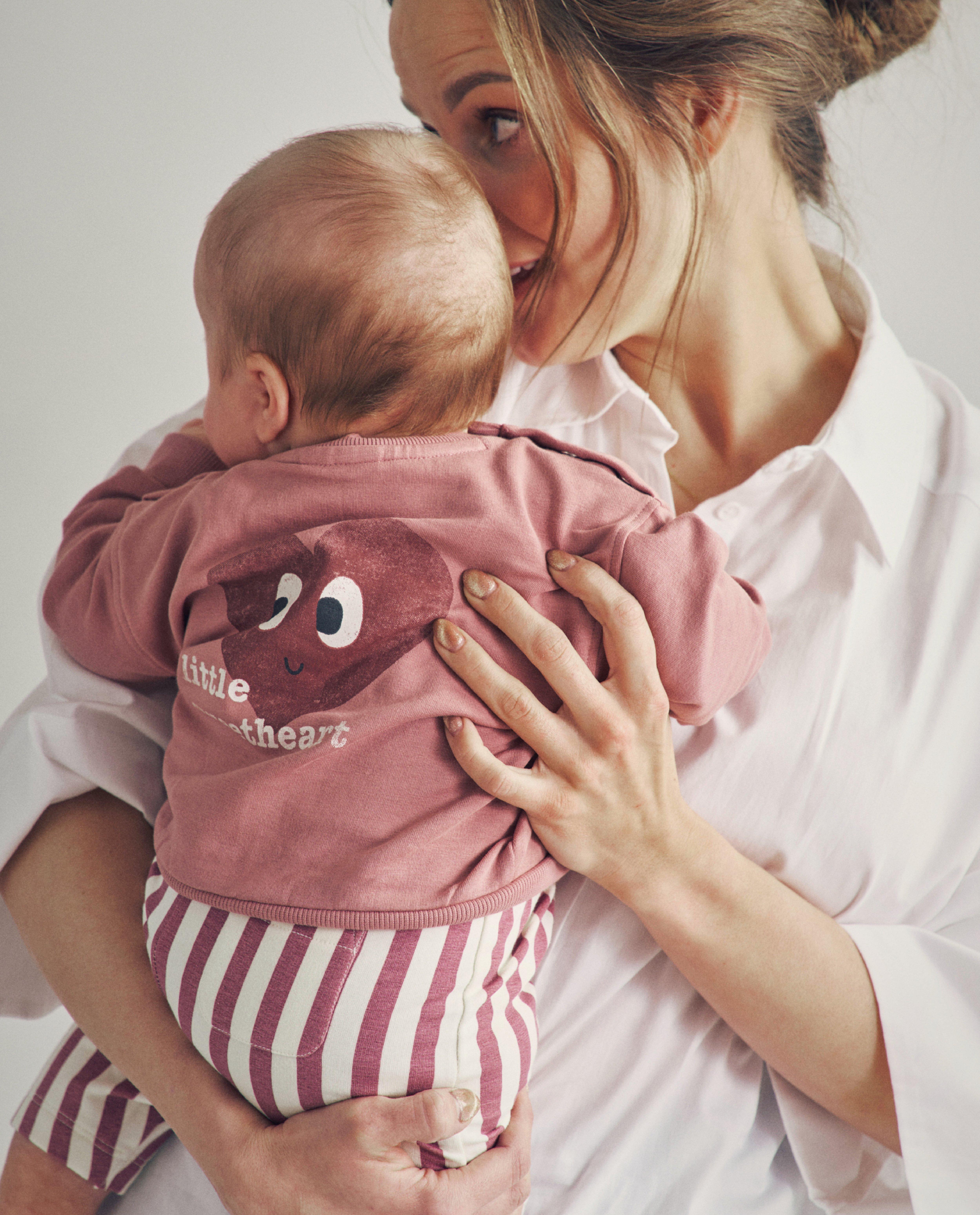 Sweater met backprint, loose fit - Product Detail - roze - afbeelding nummer 2