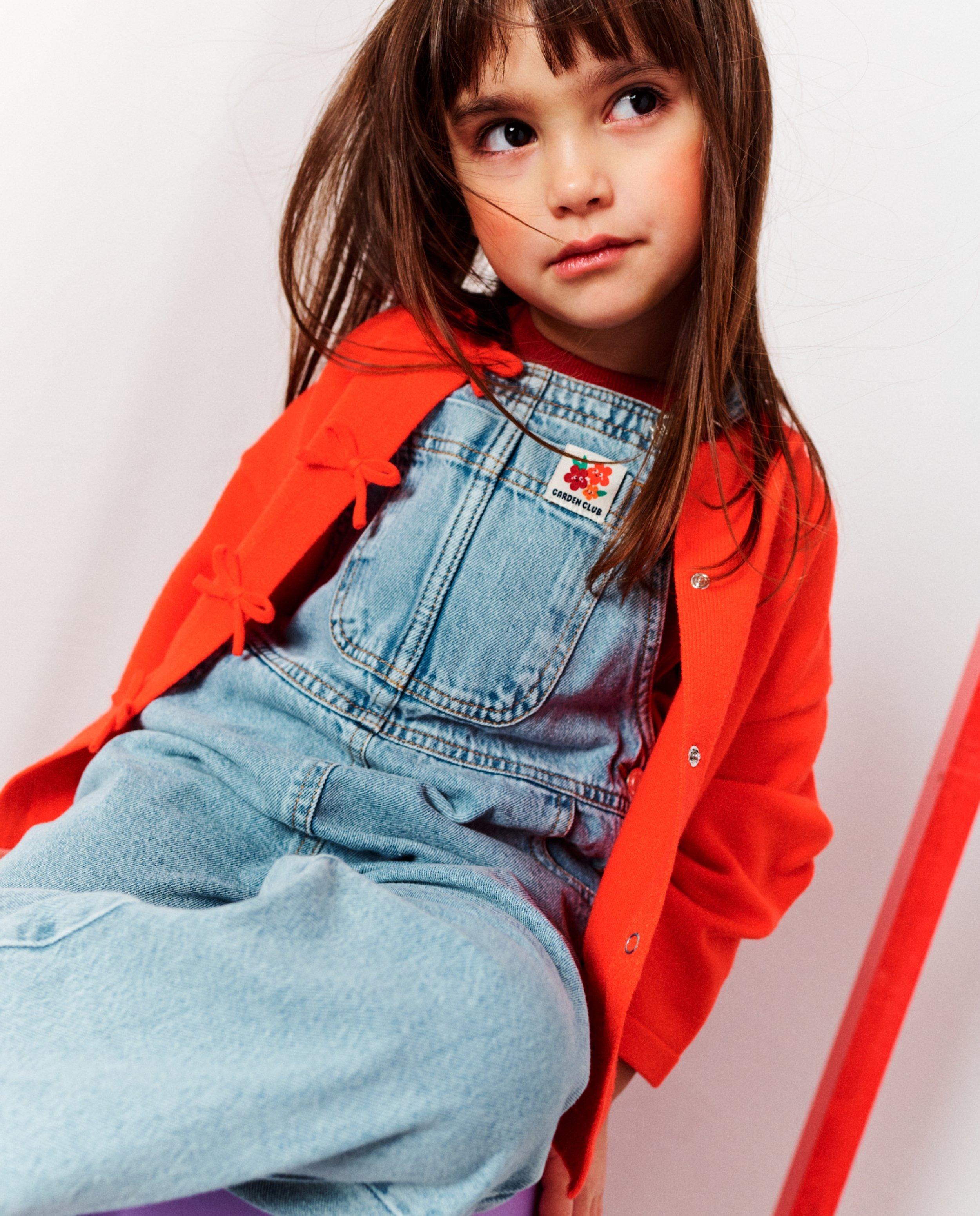 Jeanssalopette met geborduurde bloemen - Product Detail - lichtblauw - afbeelding nummer 1