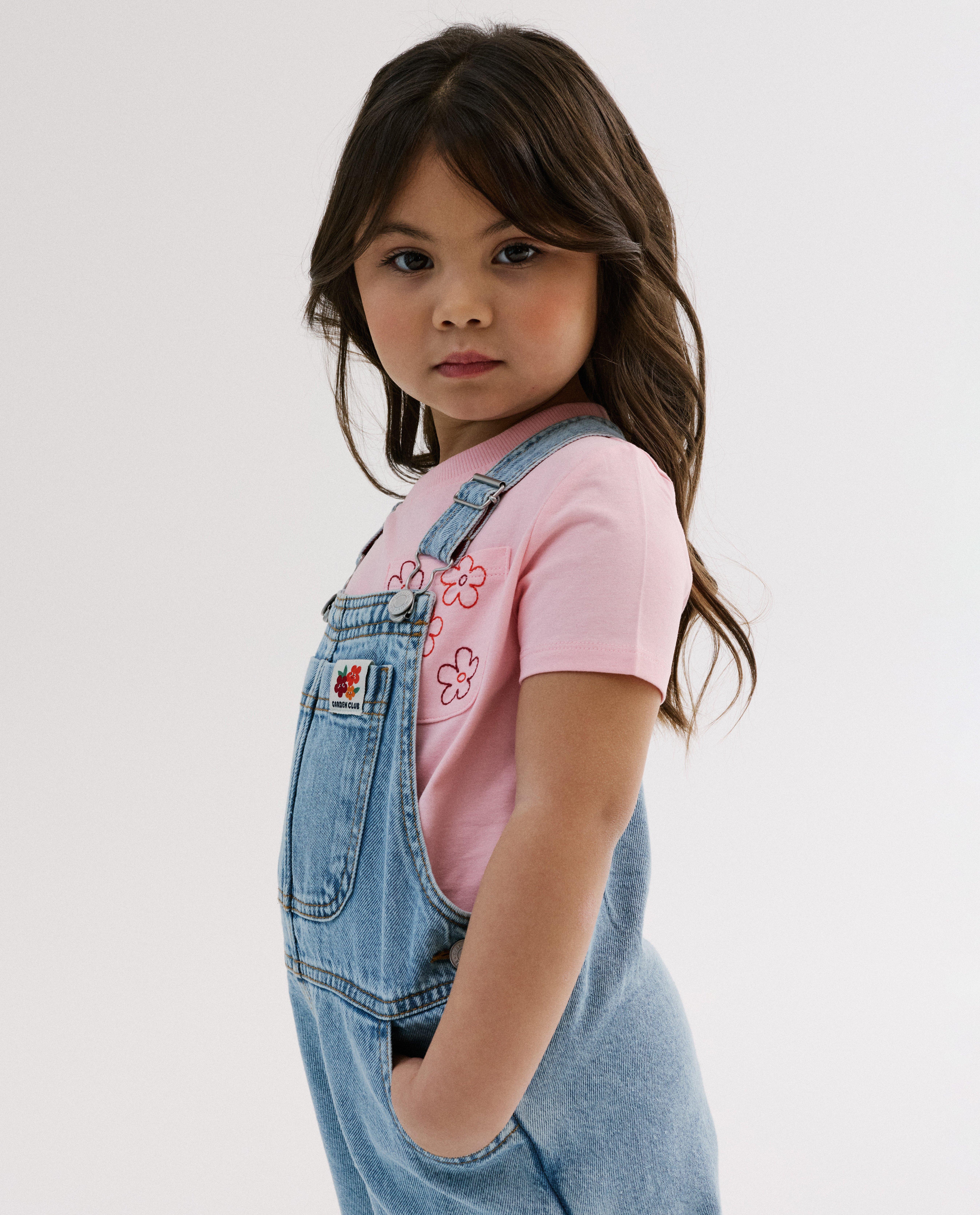 Jeanssalopette met geborduurde bloemen - Product Detail - lichtblauw - afbeelding nummer 4