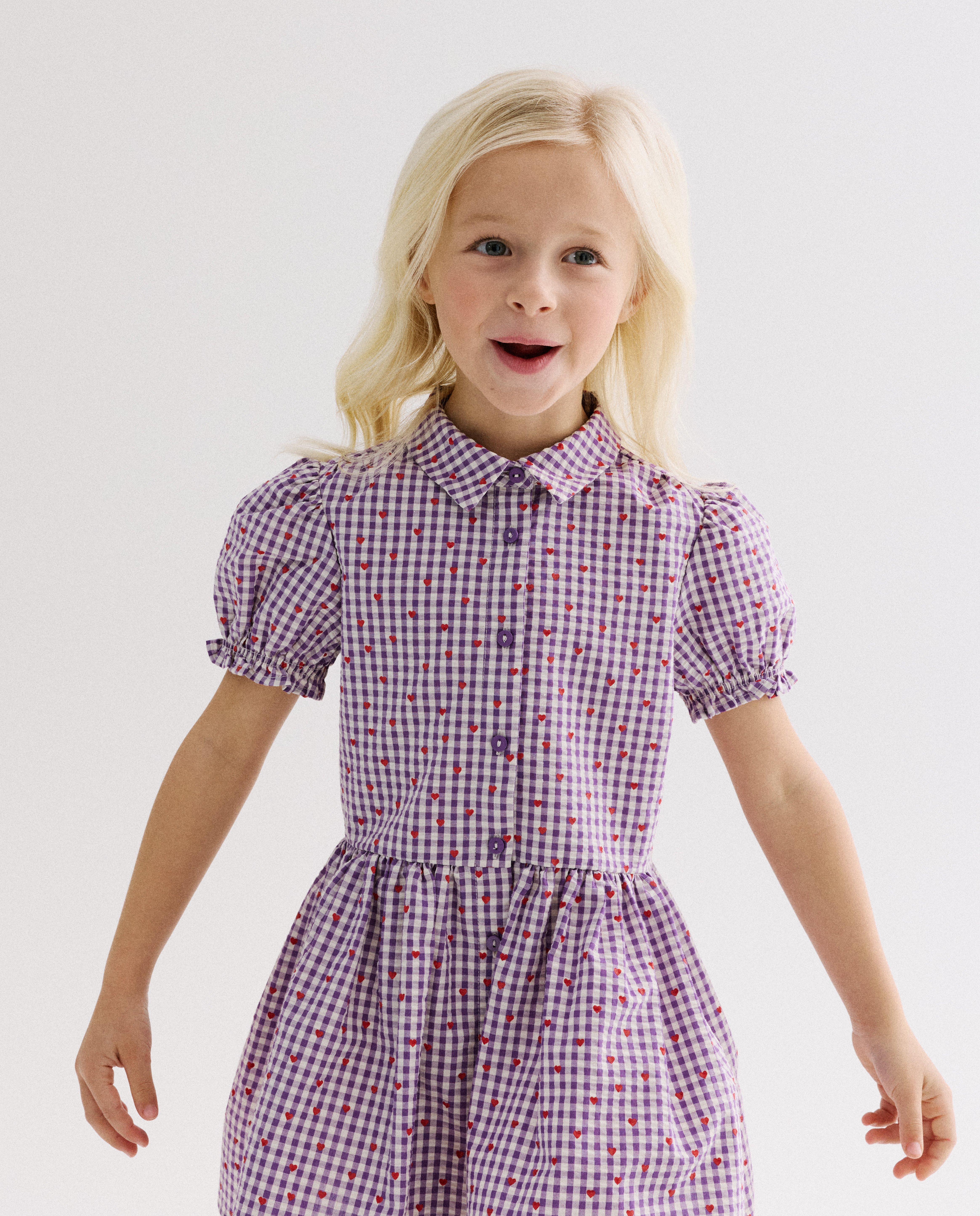 Robe avec imprim&eacute; c&oelig;urs - D&eacute;tails du produit - violet - image num&eacute;ro 3