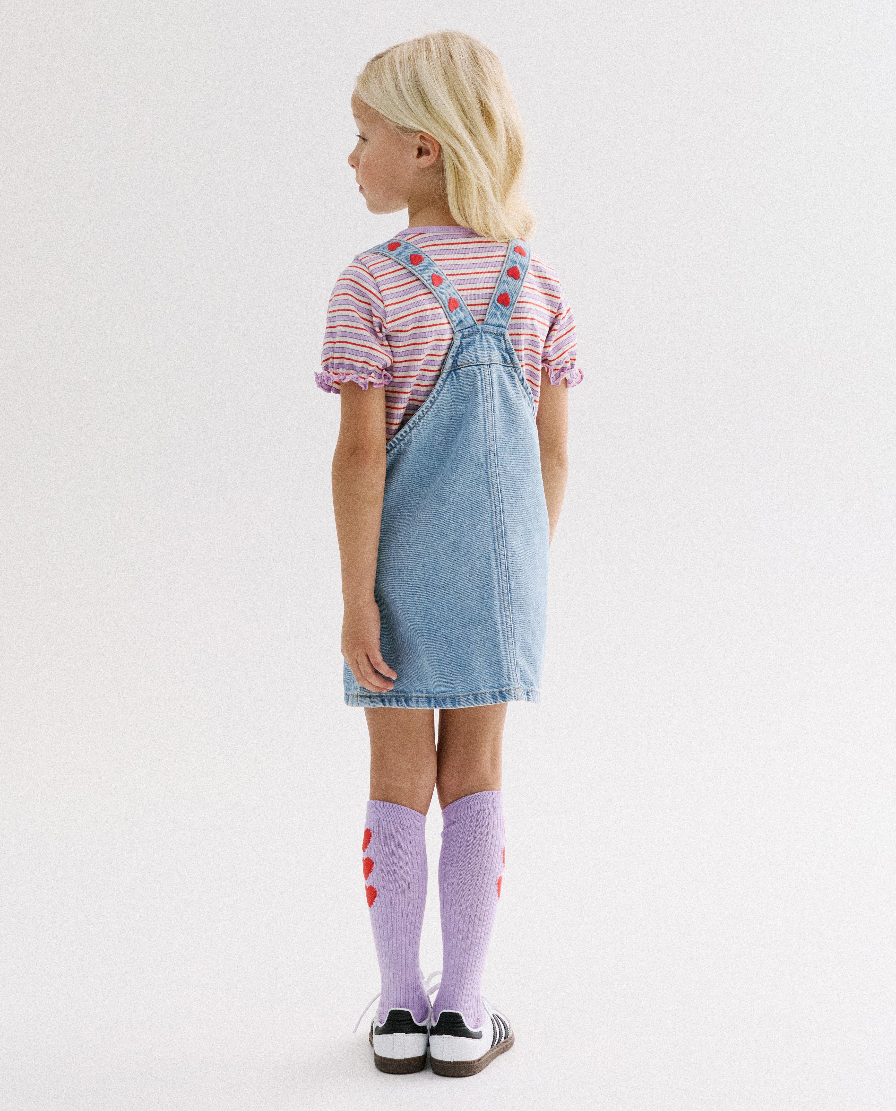 Salopette en jean avec petits c&oelig;urs brod&eacute;s - D&eacute;tails du produit - bleu - image num&eacute;ro 3