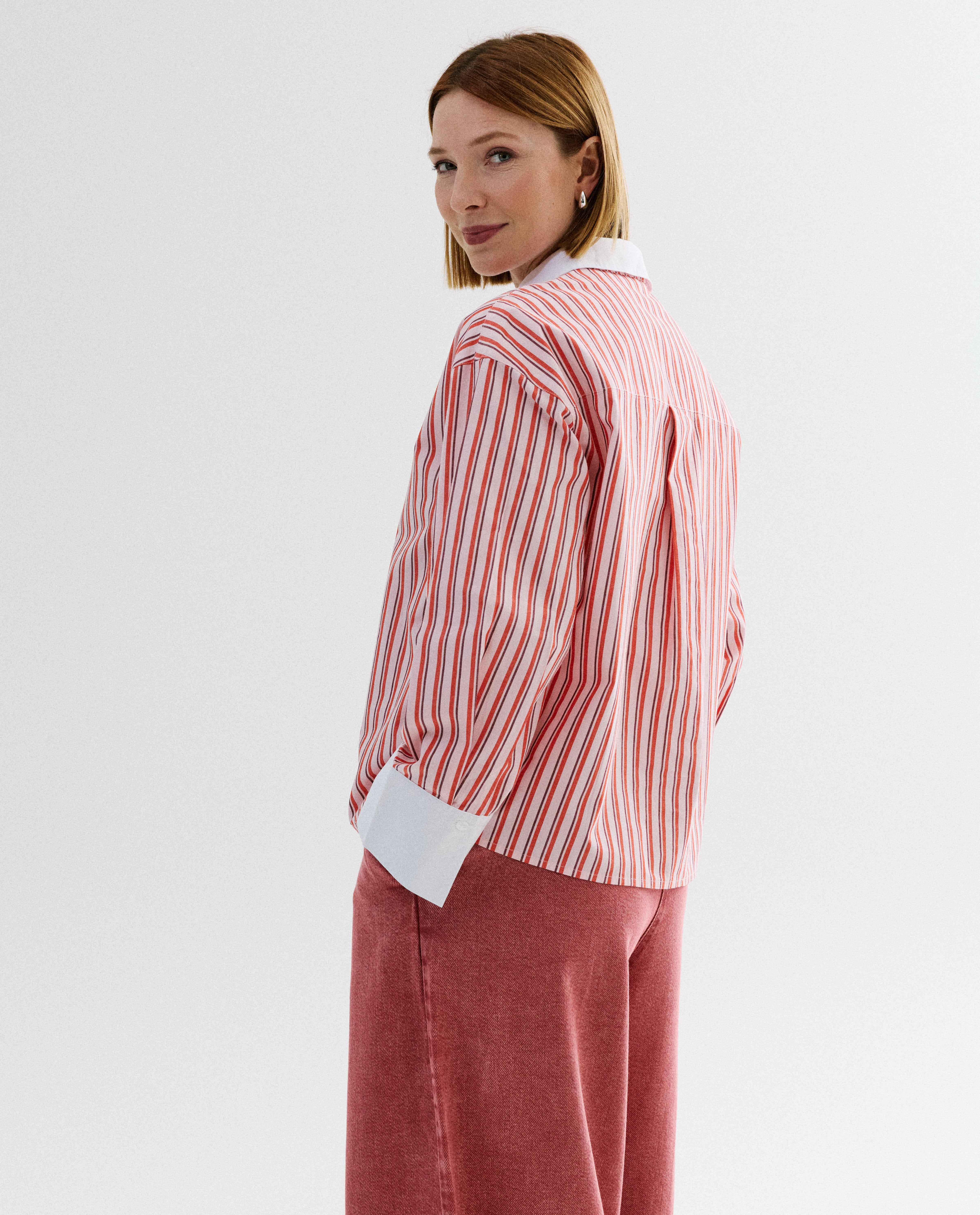 Chemise avec fines rayures - D&eacute;tails du produit - rose clair - image num&eacute;ro 2