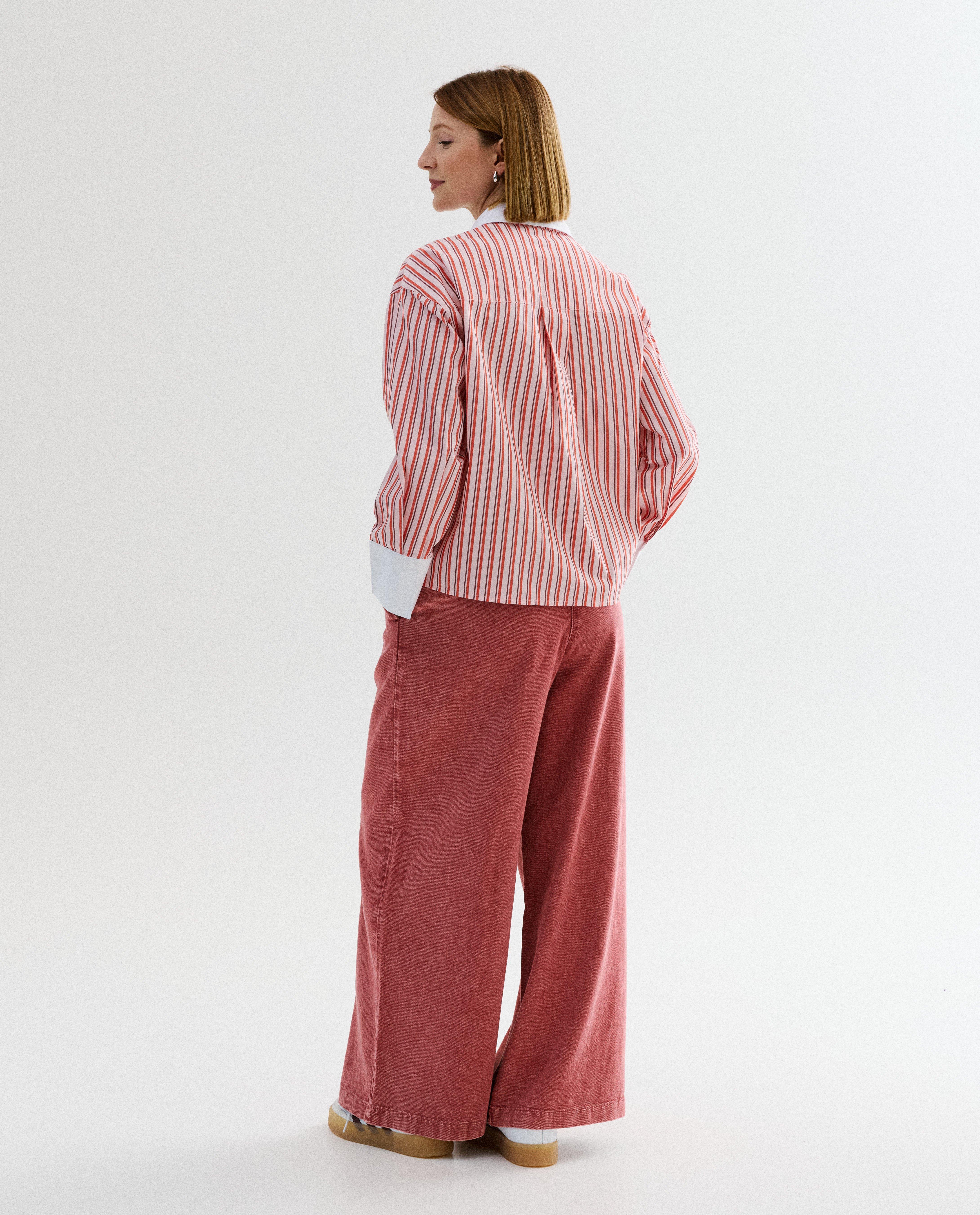 Chemise avec fines rayures - D&eacute;tails du produit - rose clair - image num&eacute;ro 4