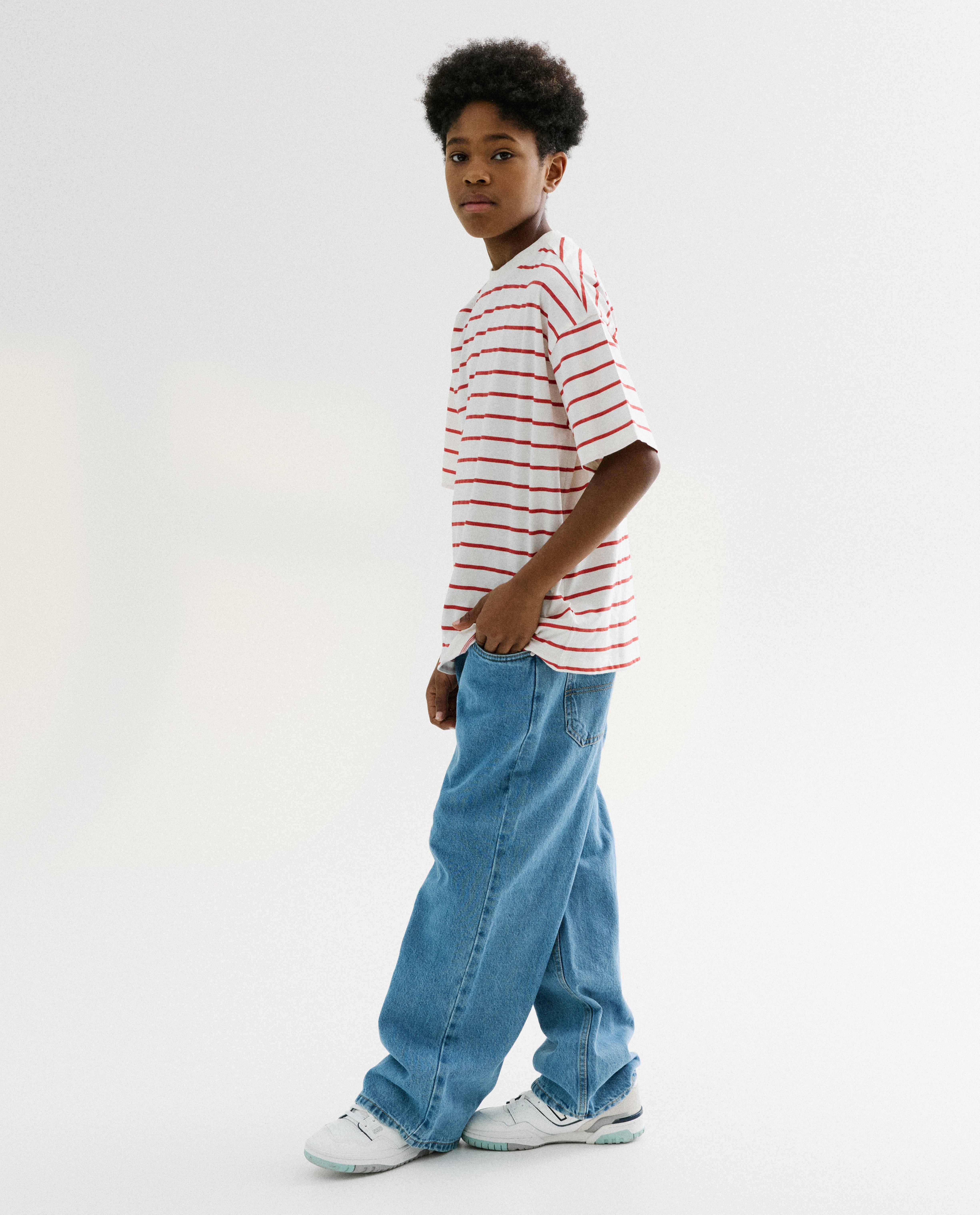 T-shirt met fijne strepen - Product Detail - rood - afbeelding nummer 2