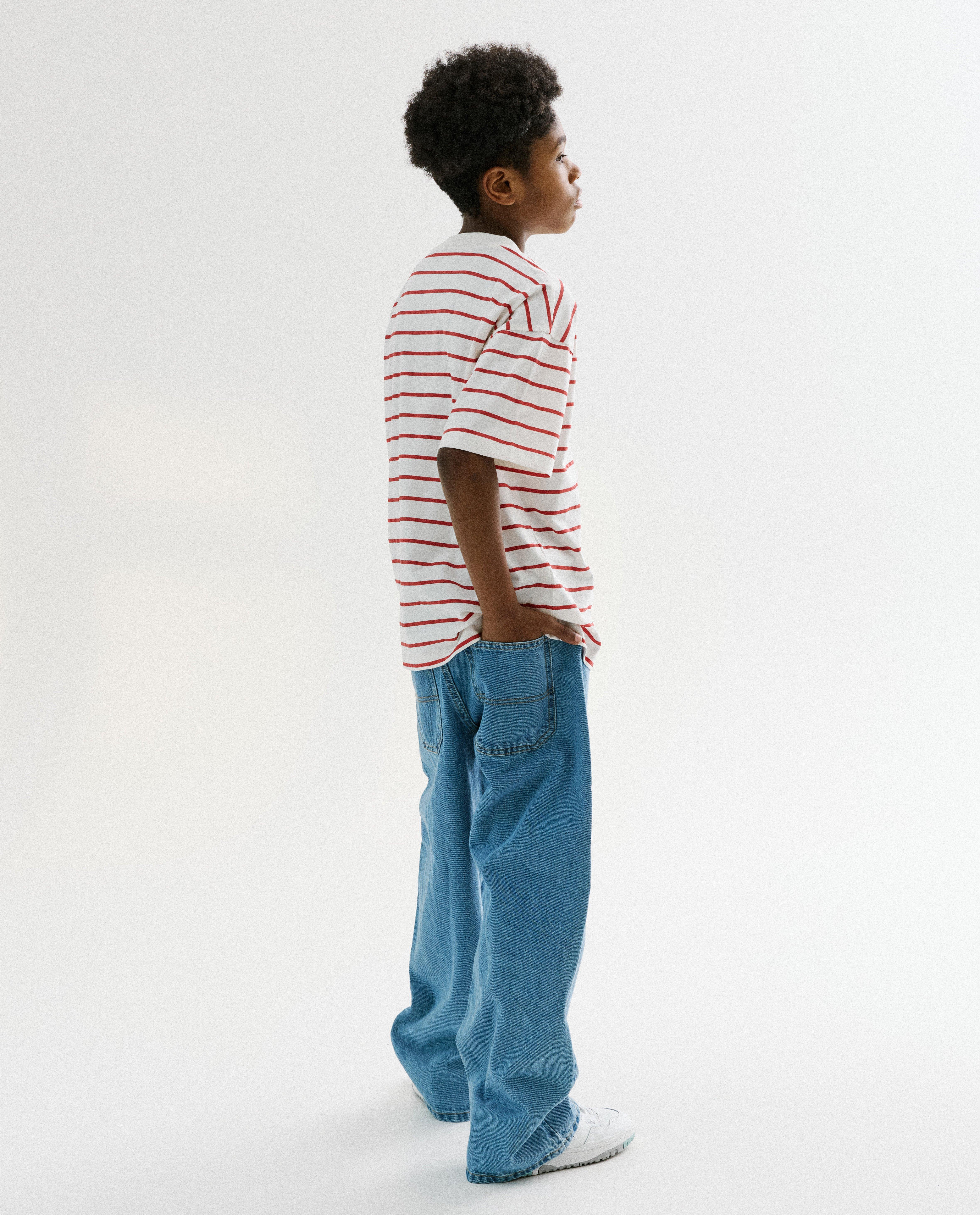 T-shirt met fijne strepen - Product Detail - rood - afbeelding nummer 3