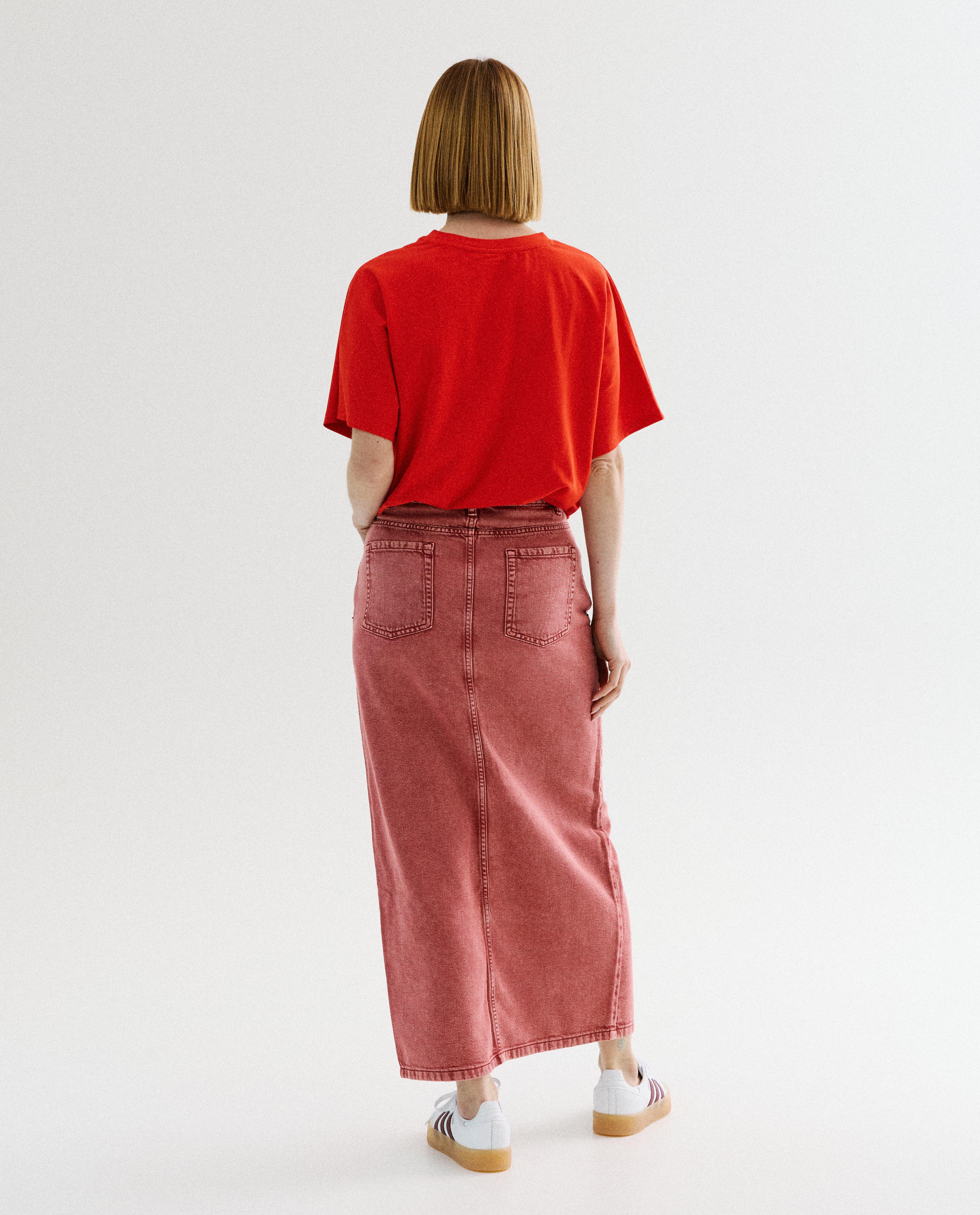 Jupe rouge en jeans d&eacute;lav&eacute; - D&eacute;tails du produit - rouge fonc&eacute; - image num&eacute;ro 2