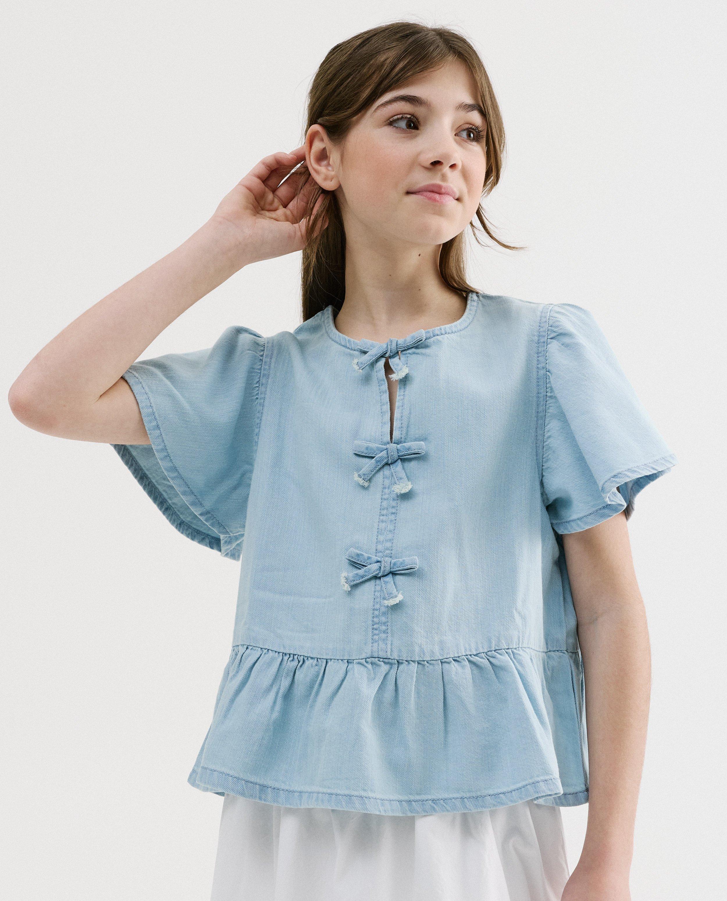 Blouse en jean avec n&oelig;uds, 134-176 - D&eacute;tails du produit - bleu clair - image num&eacute;ro 1