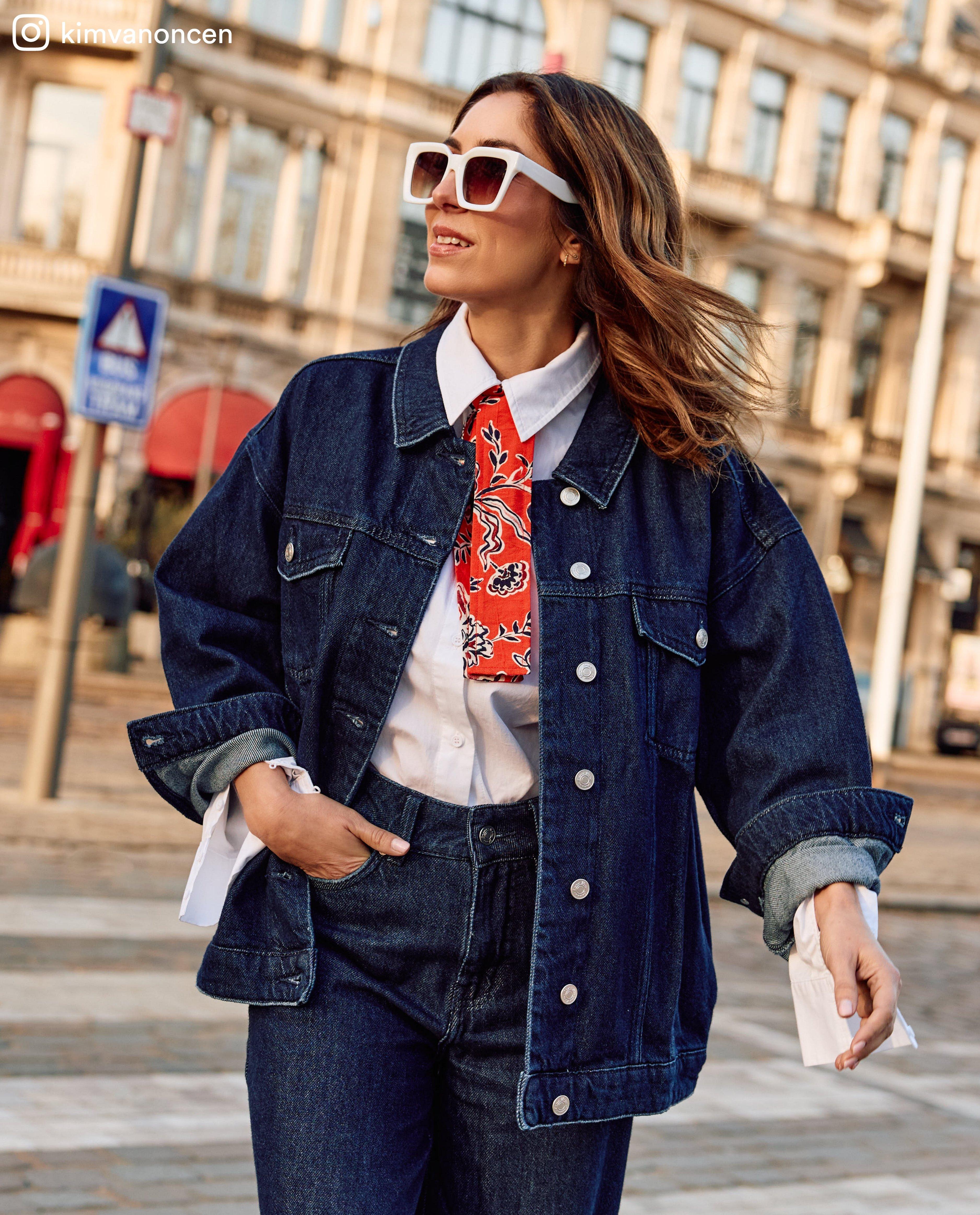 Veste en denim bleu fonc&eacute;