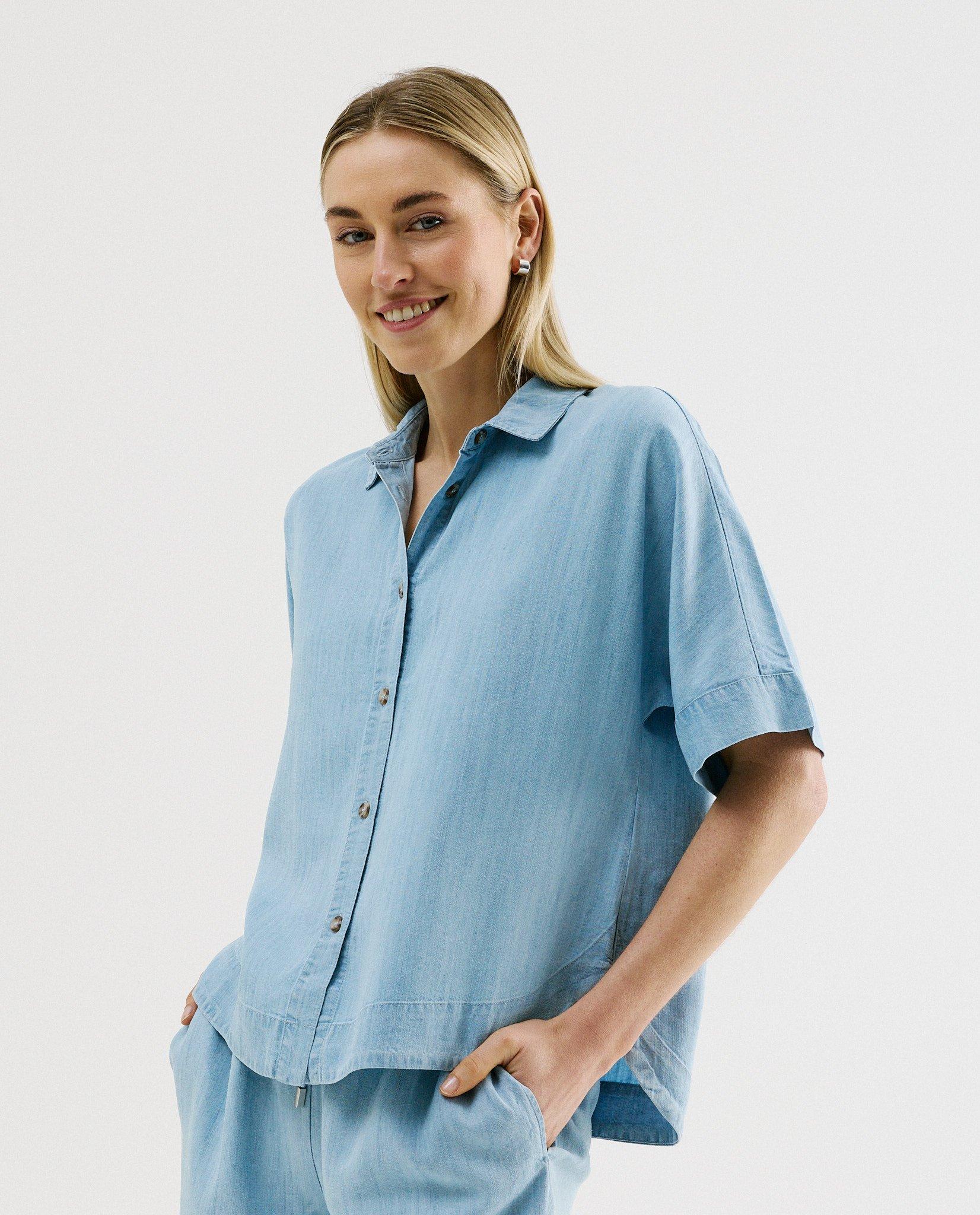 Lichtblauwe hemdblouse - Product Detail - lichtblauw - afbeelding nummer 1