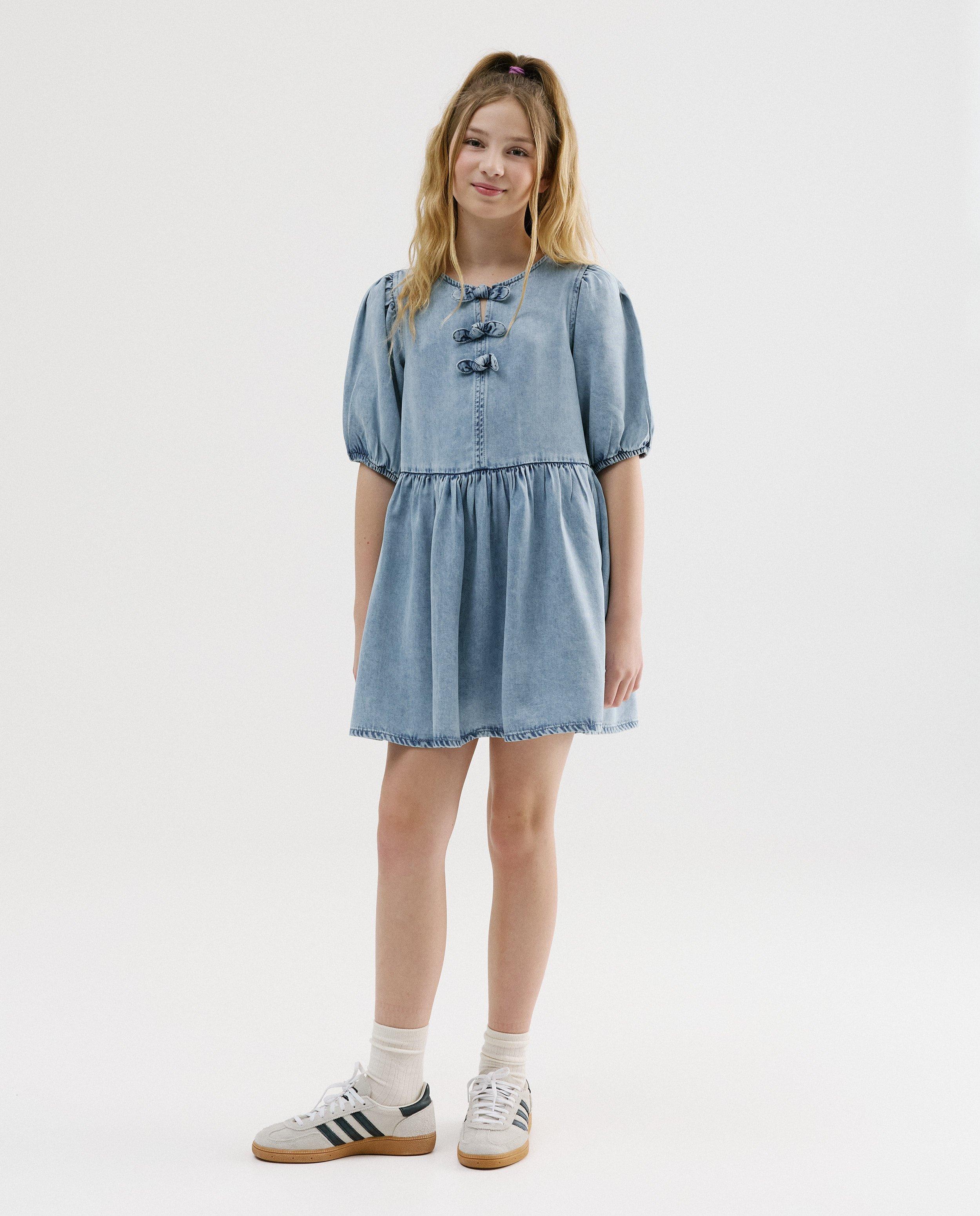 Jeansjurk met strikjes