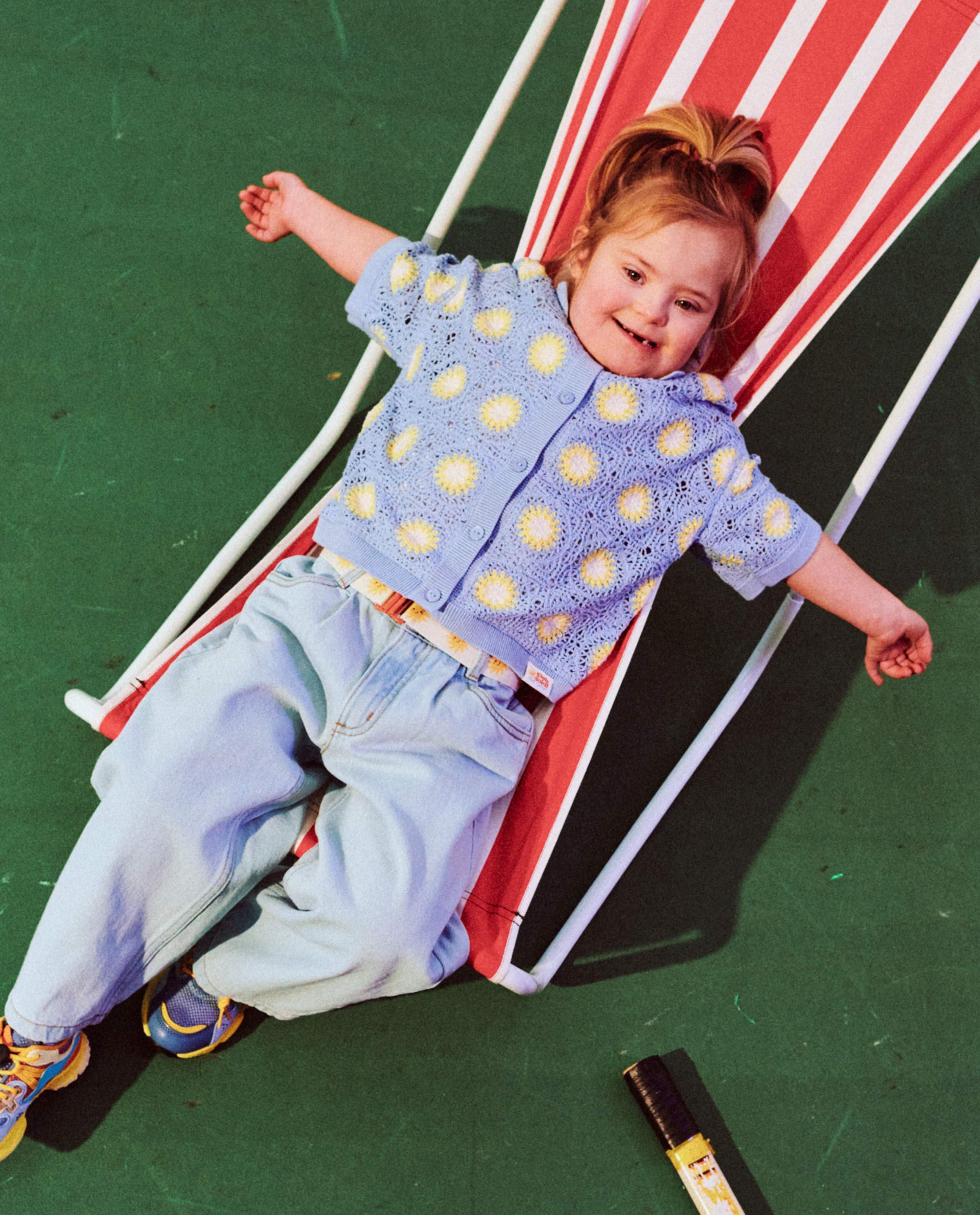 Pull en crochet avec motif - D&eacute;tails du produit - bleu clair - image num&eacute;ro 1