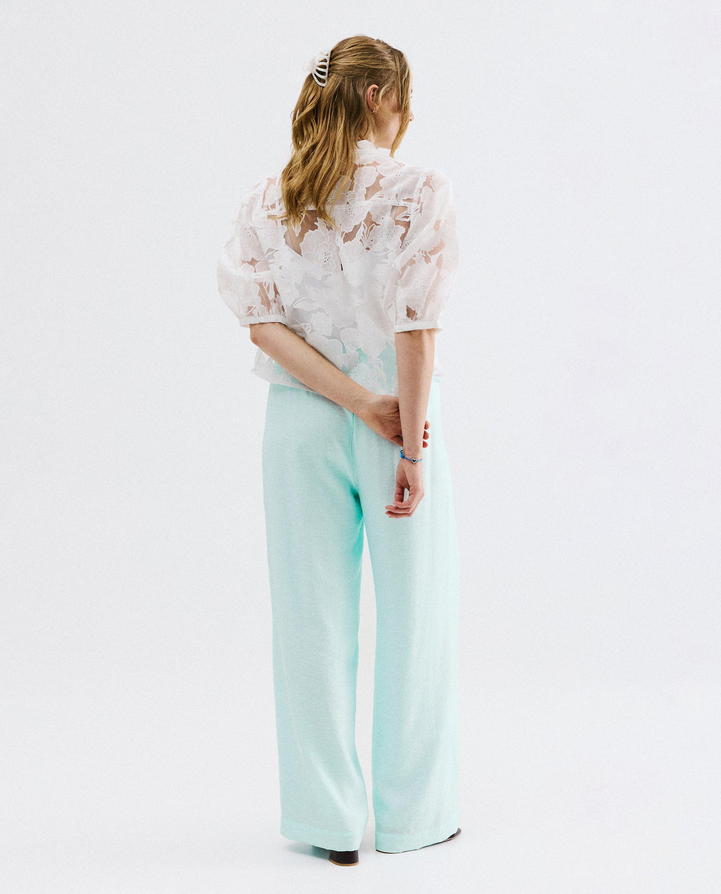 Blouse en mesh avec fleurs en dentelle - D&eacute;tails du produit - blanc - image num&eacute;ro 3
