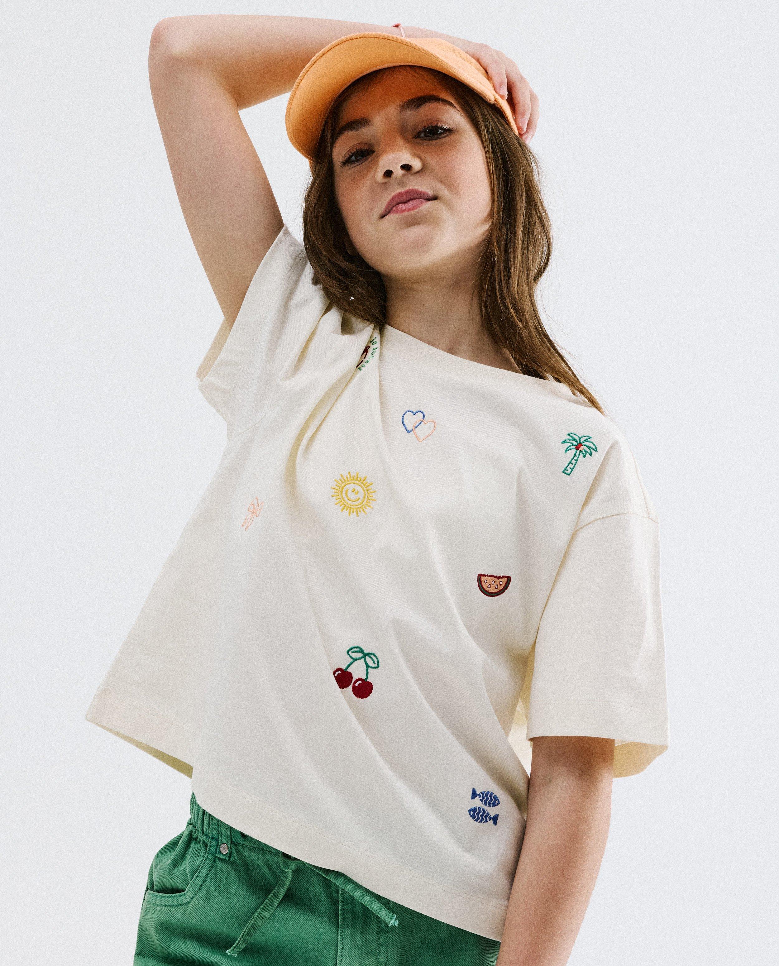 T-shirt avec des figurines brod&eacute;es, oversized fit - D&eacute;tails du produit - blanc - image num&eacute;ro 1