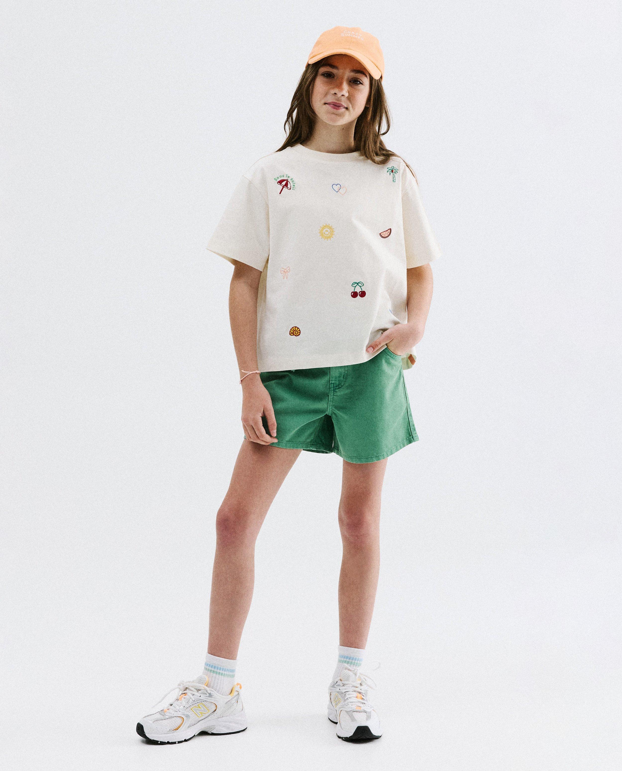 T-shirt avec des figurines brod&eacute;es, oversized fit - D&eacute;tails du produit - blanc - image num&eacute;ro 2