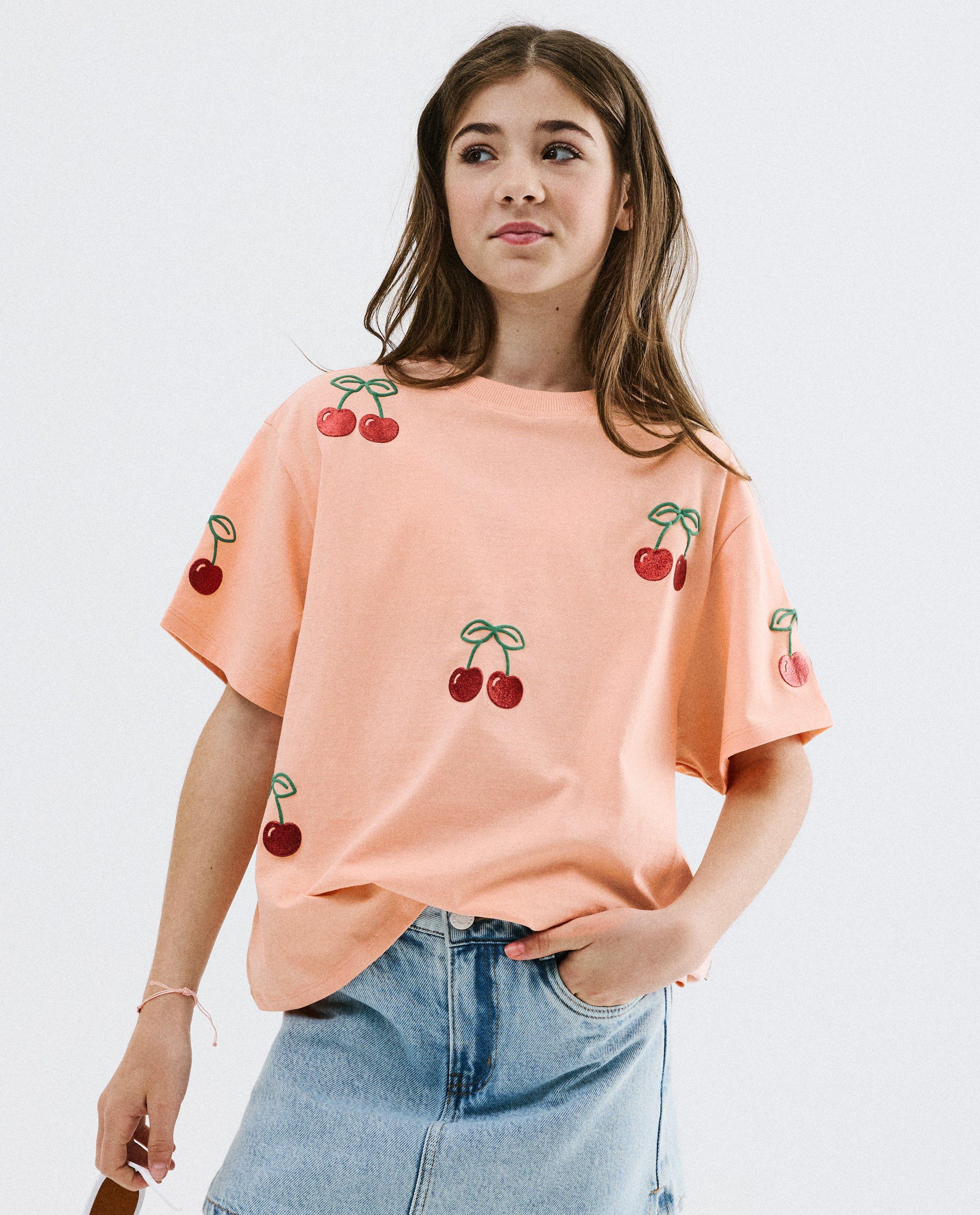 T-shirt met reli&euml;fprint kersen, oversized fit - Product Detail - lichtoranje - afbeelding nummer 1