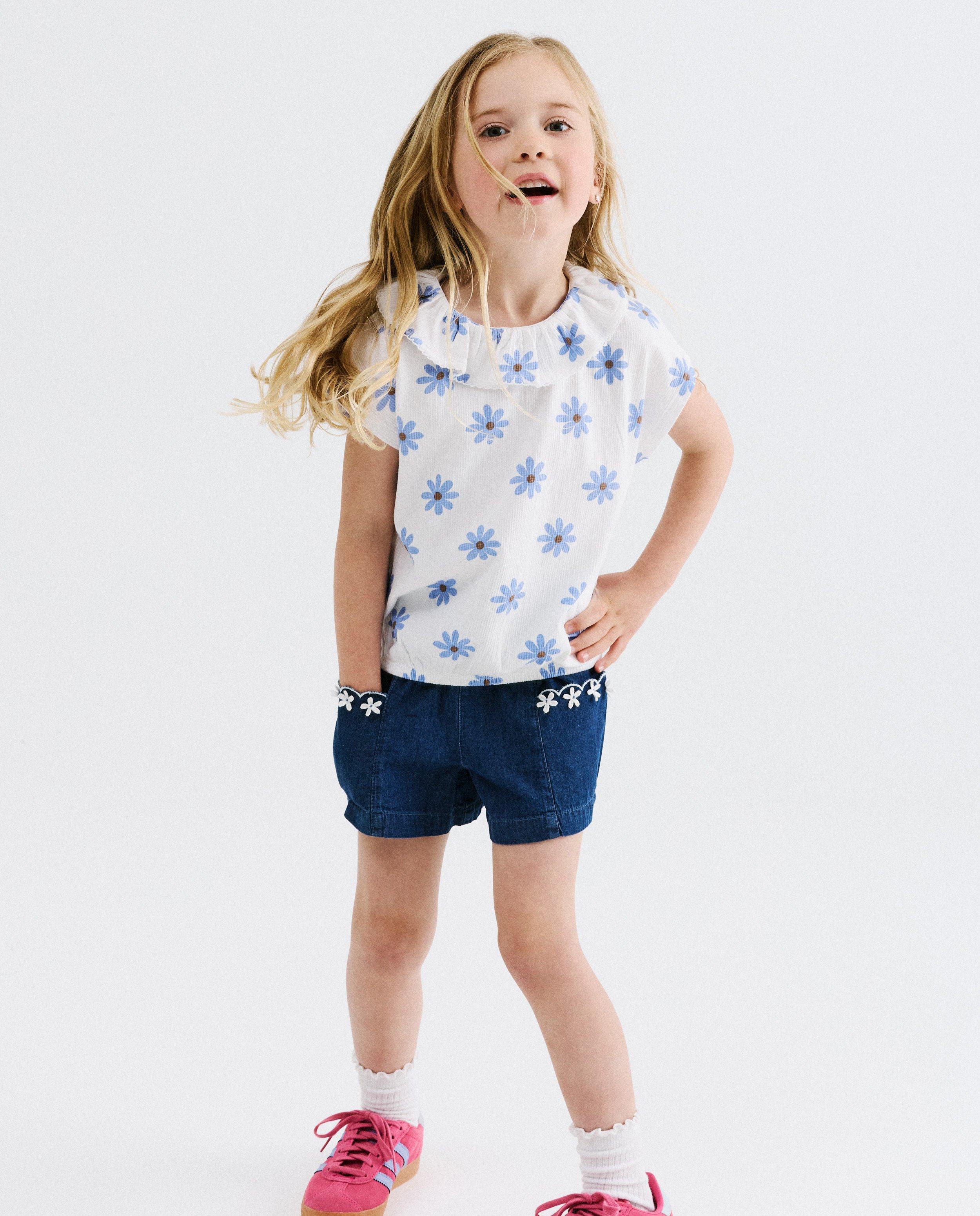 T-shirt met bloemenprint, boxy fit - Product Detail - wit - afbeelding nummer 2