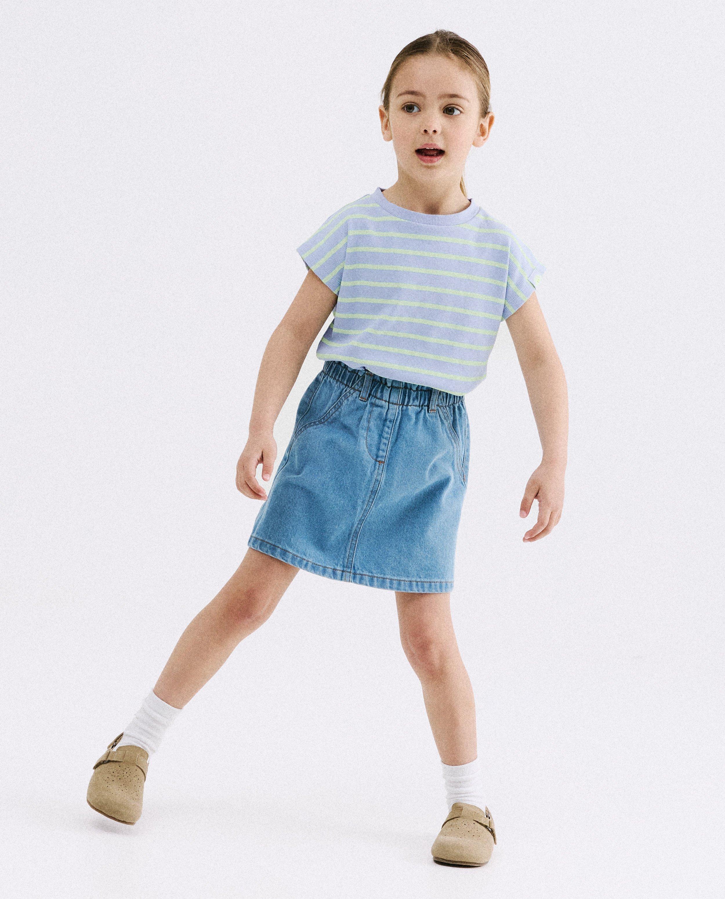 T-shirt met fijne strepen, relaxed fit - Product Detail - lichtblauw - afbeelding nummer 2