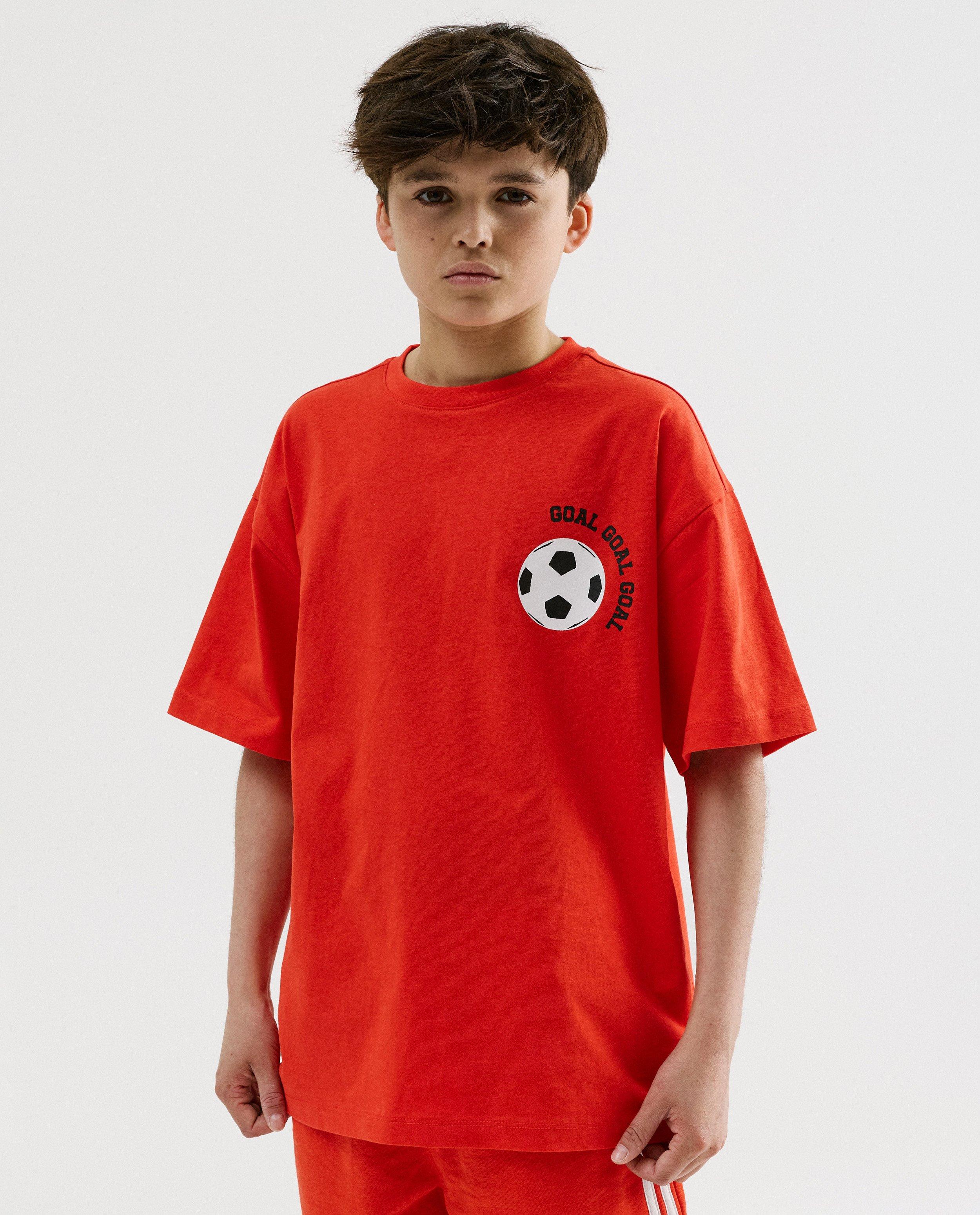 T-shirt met print voetbal, loose fit, supporterscollectie, 134-170 - Product Detail - donkerrood - afbeelding nummer 1
