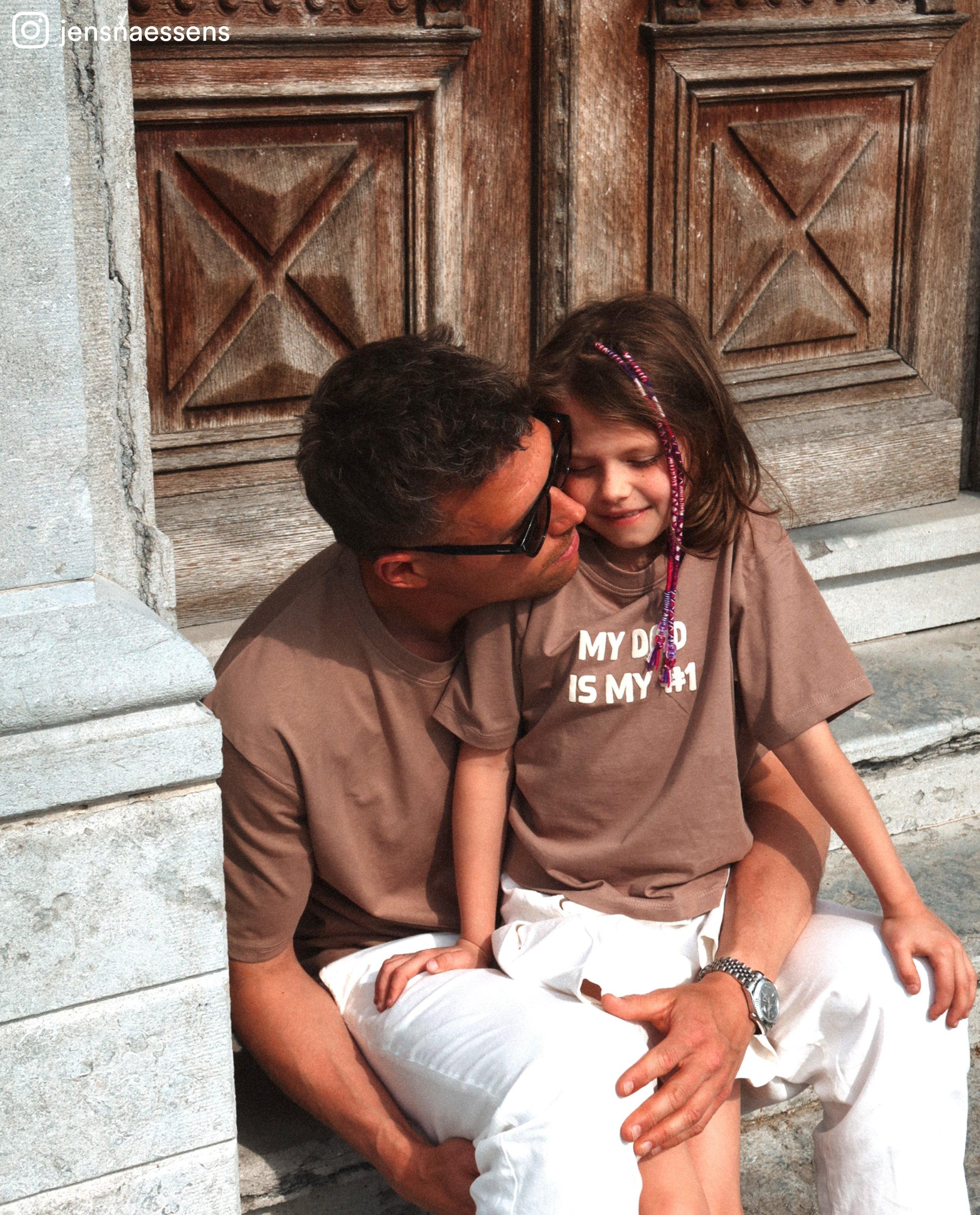 T-shirt #1 Dad, relaxed fit, S-XXL - Product Detail - lichtbruin - afbeelding nummer 4