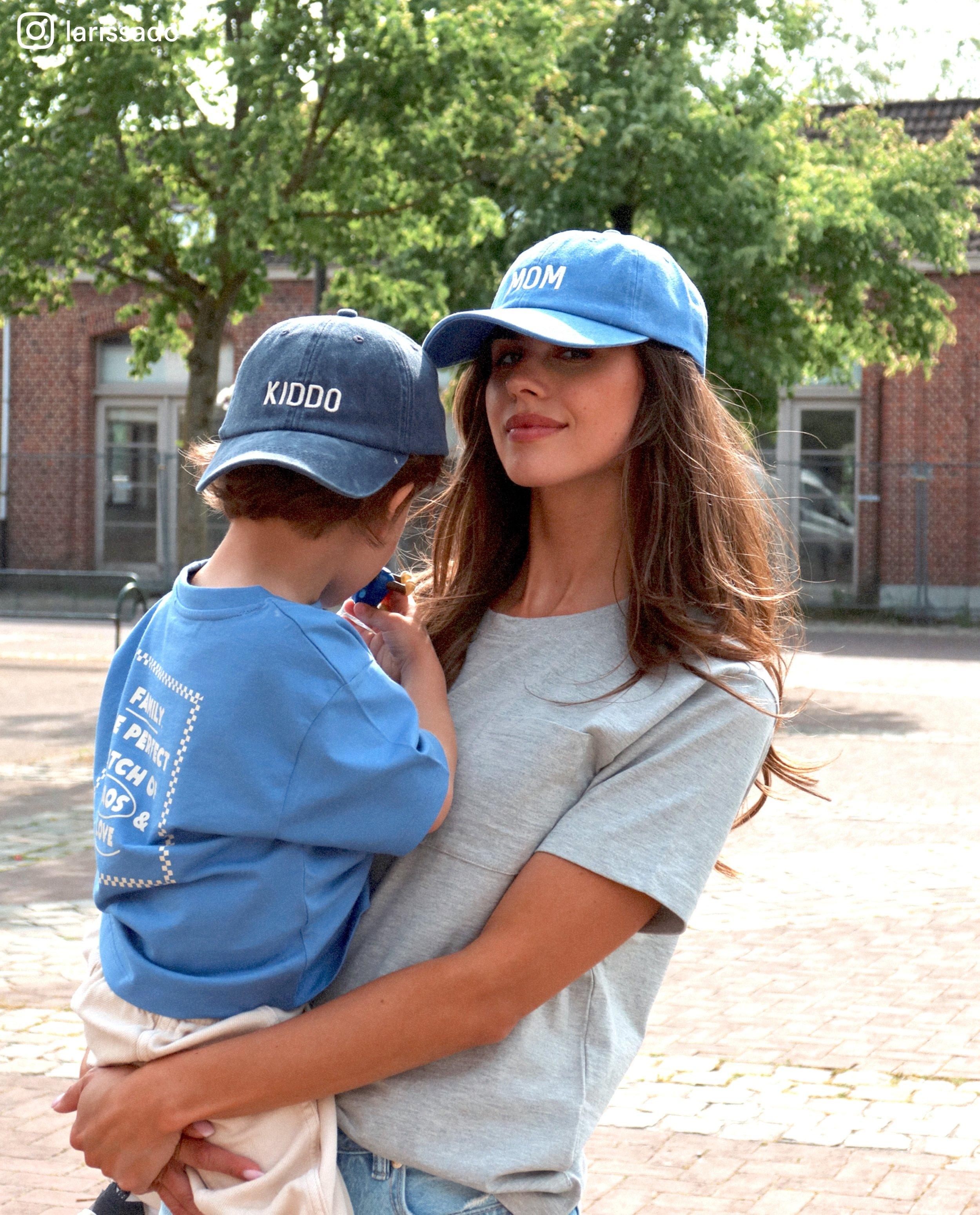 Breigoed - Pet met geborduurd opschrift Mom