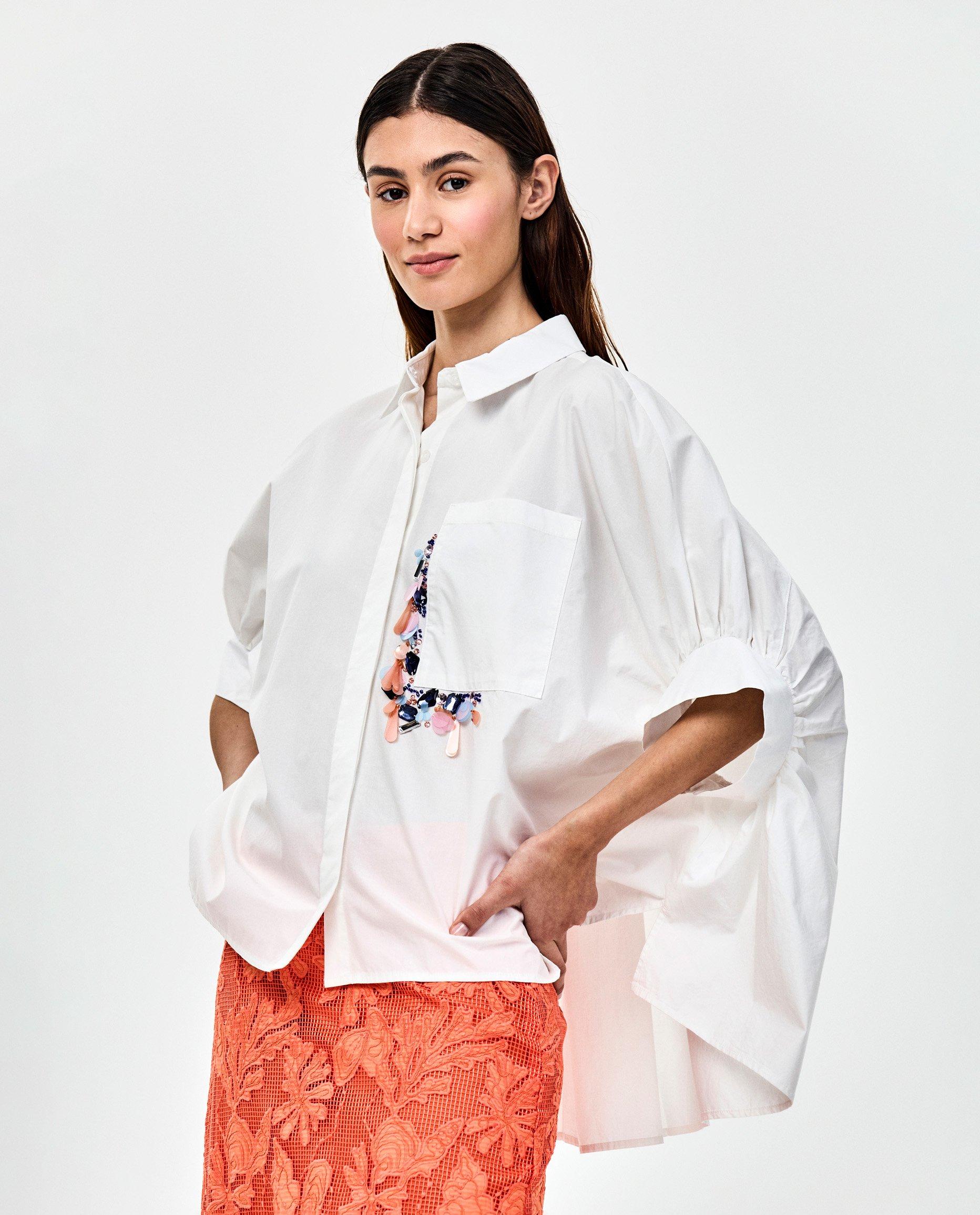 Blouse chemise avec fleurs brod&eacute;es - D&eacute;tails du produit - blanc - image num&eacute;ro 1