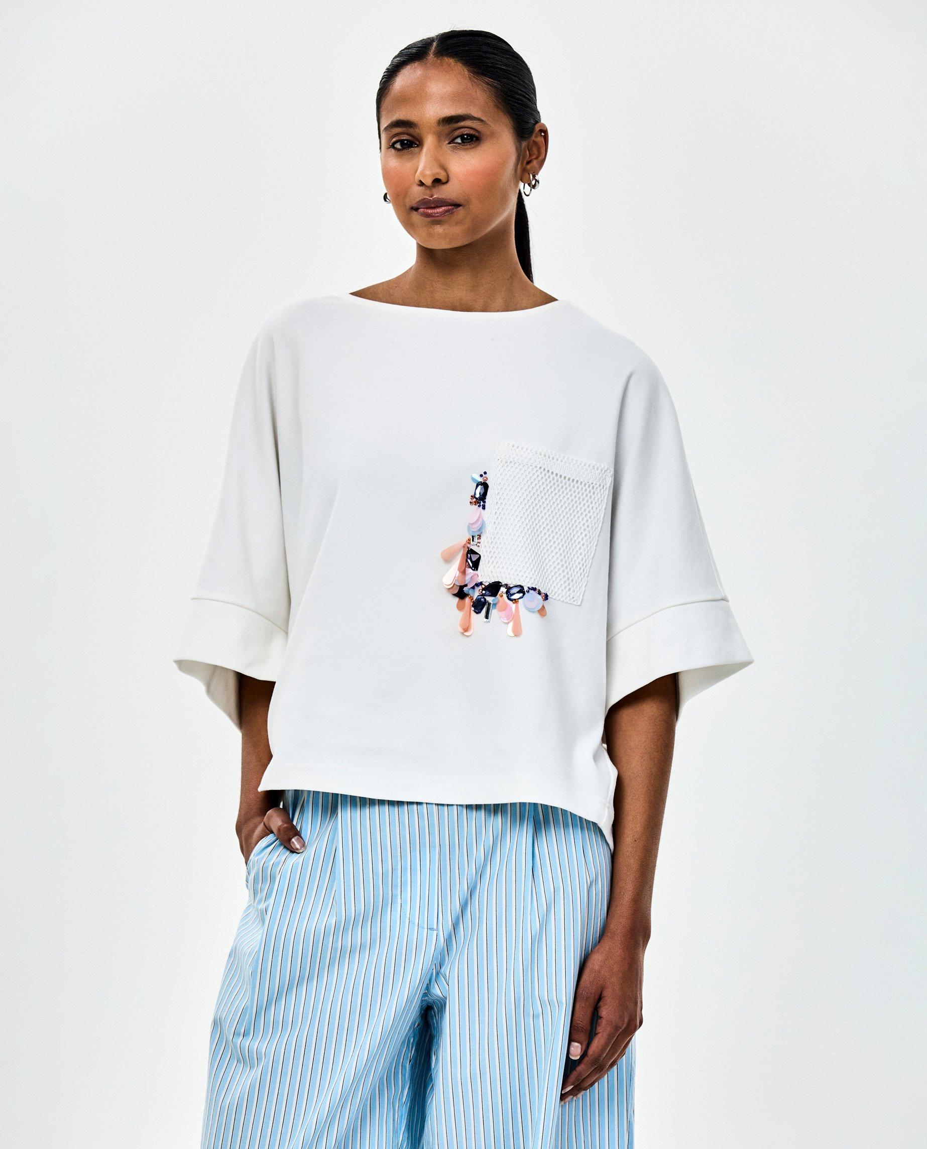 T-shirt met geborduurde bloemen, loose fit