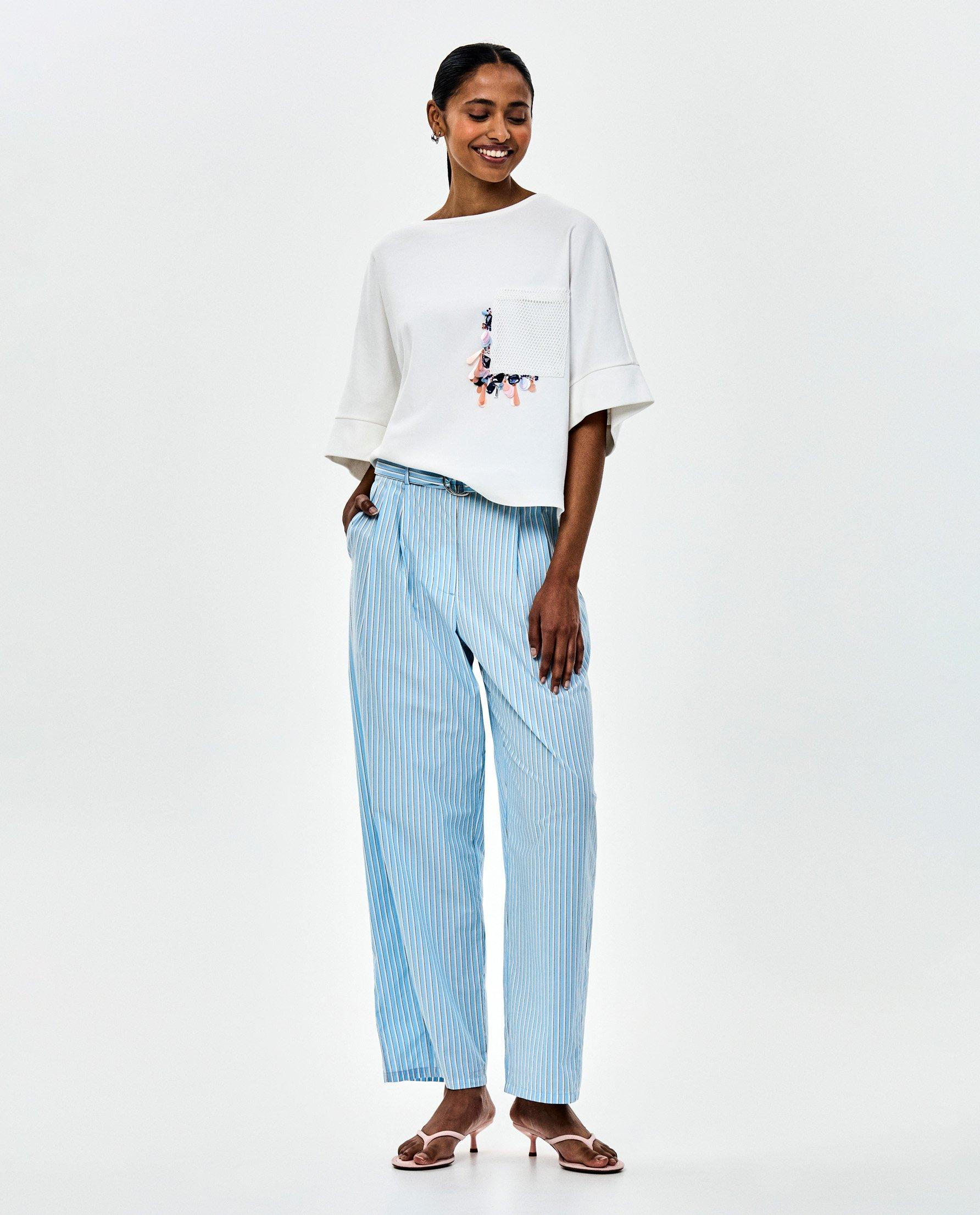 T-shirts - T-shirt avec fleurs brod&eacute;es