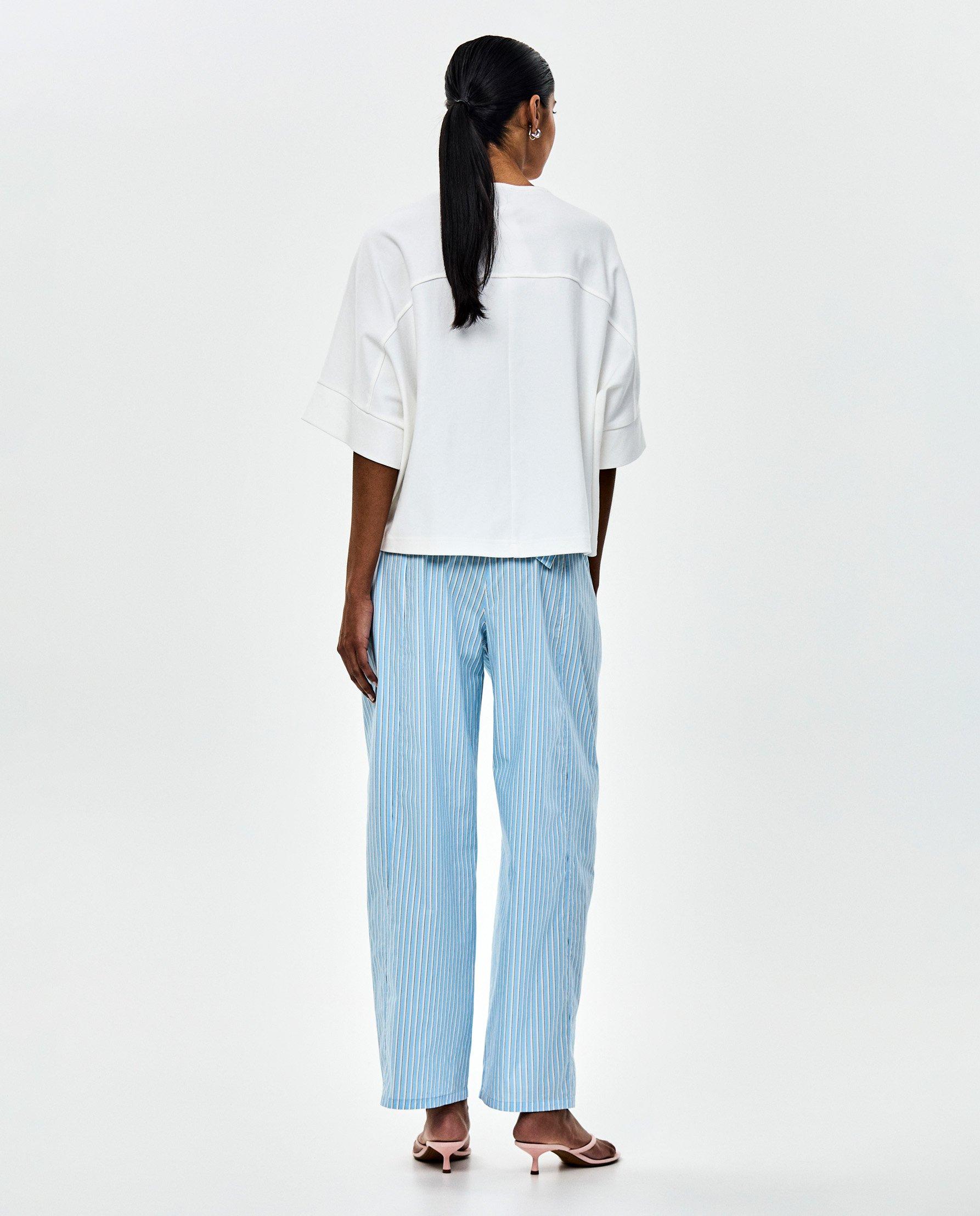 T-shirts - T-shirt avec fleurs brod&eacute;es