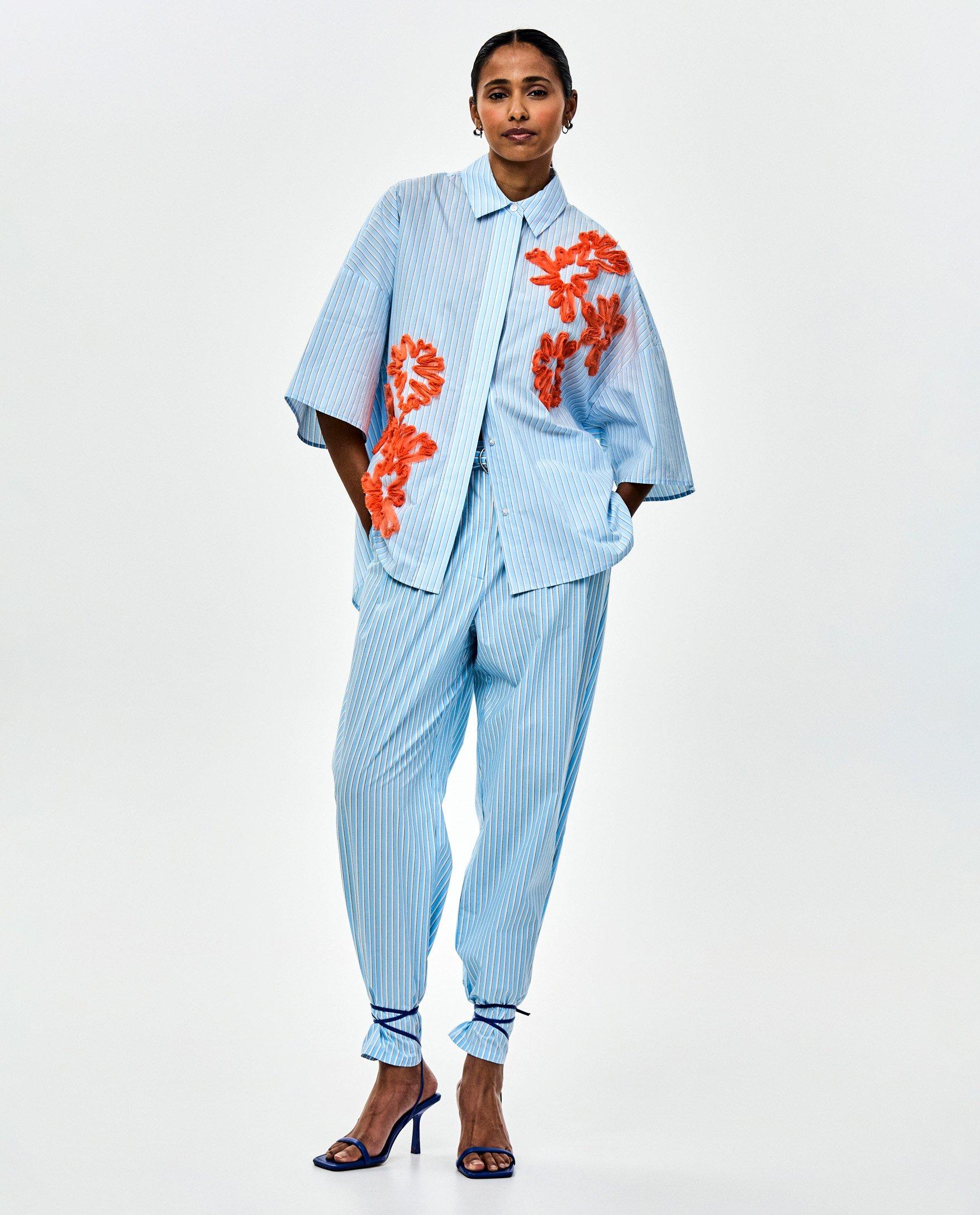 Pantalon bleu - D&eacute;tails du produit - bleu clair - image num&eacute;ro 1