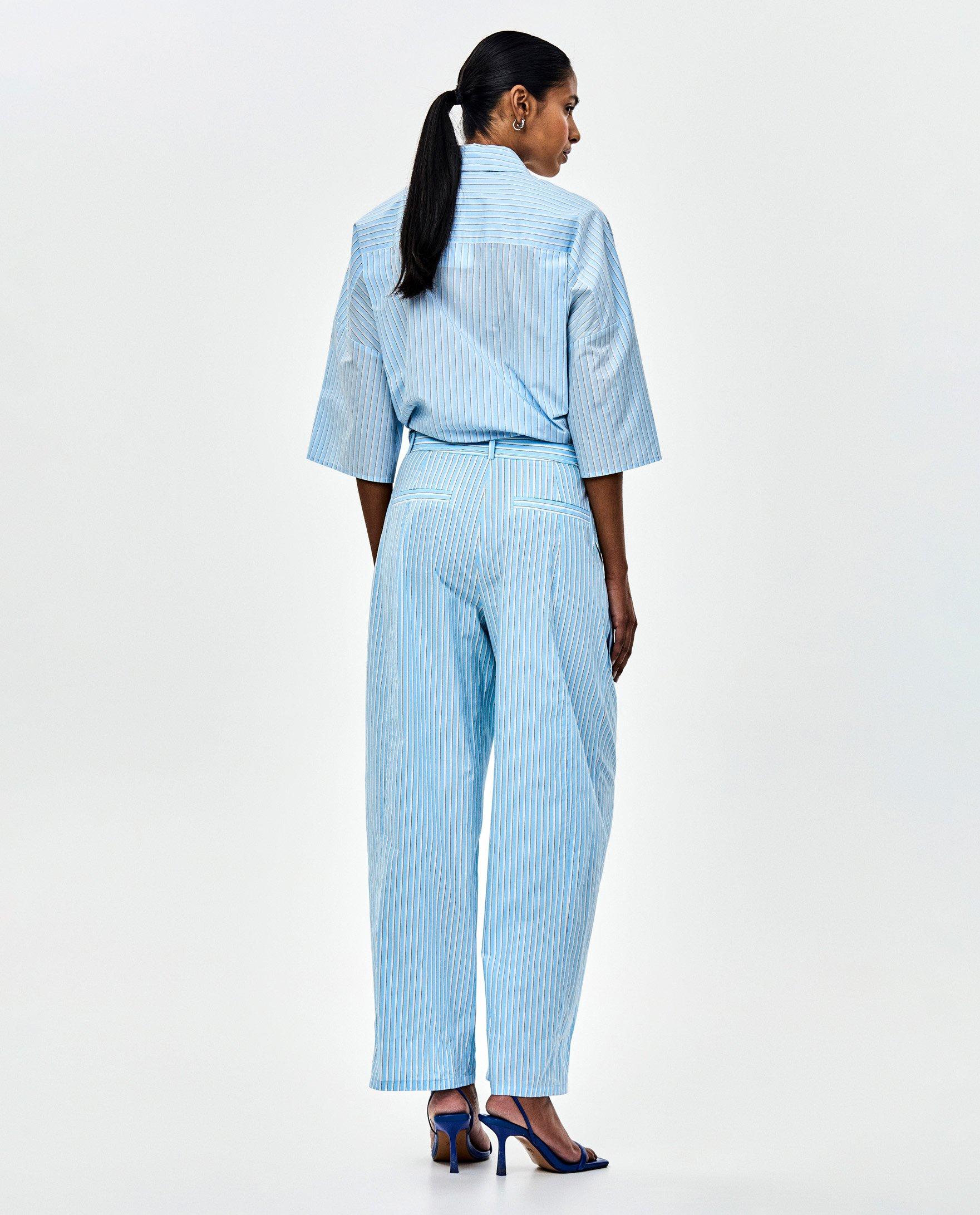 Pantalon bleu - D&eacute;tails du produit - bleu clair - image num&eacute;ro 2